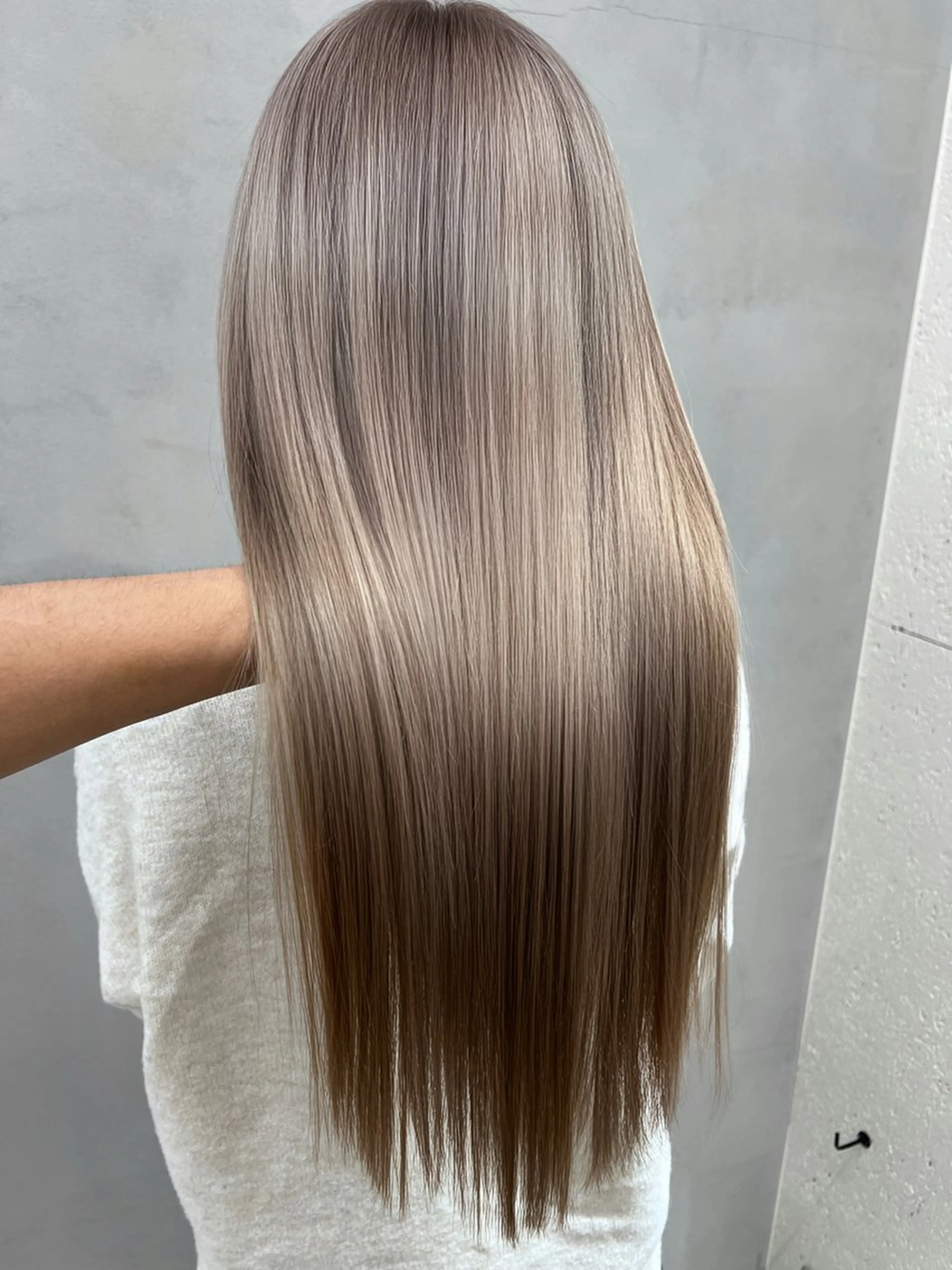 ロング カラー ヘアアレンジ ベージュカラー ミルクティーベージュ ヘアカラー トリートメント ヘッドスパ ヘアセット 大宮/山口 竣也のヘアスタイル