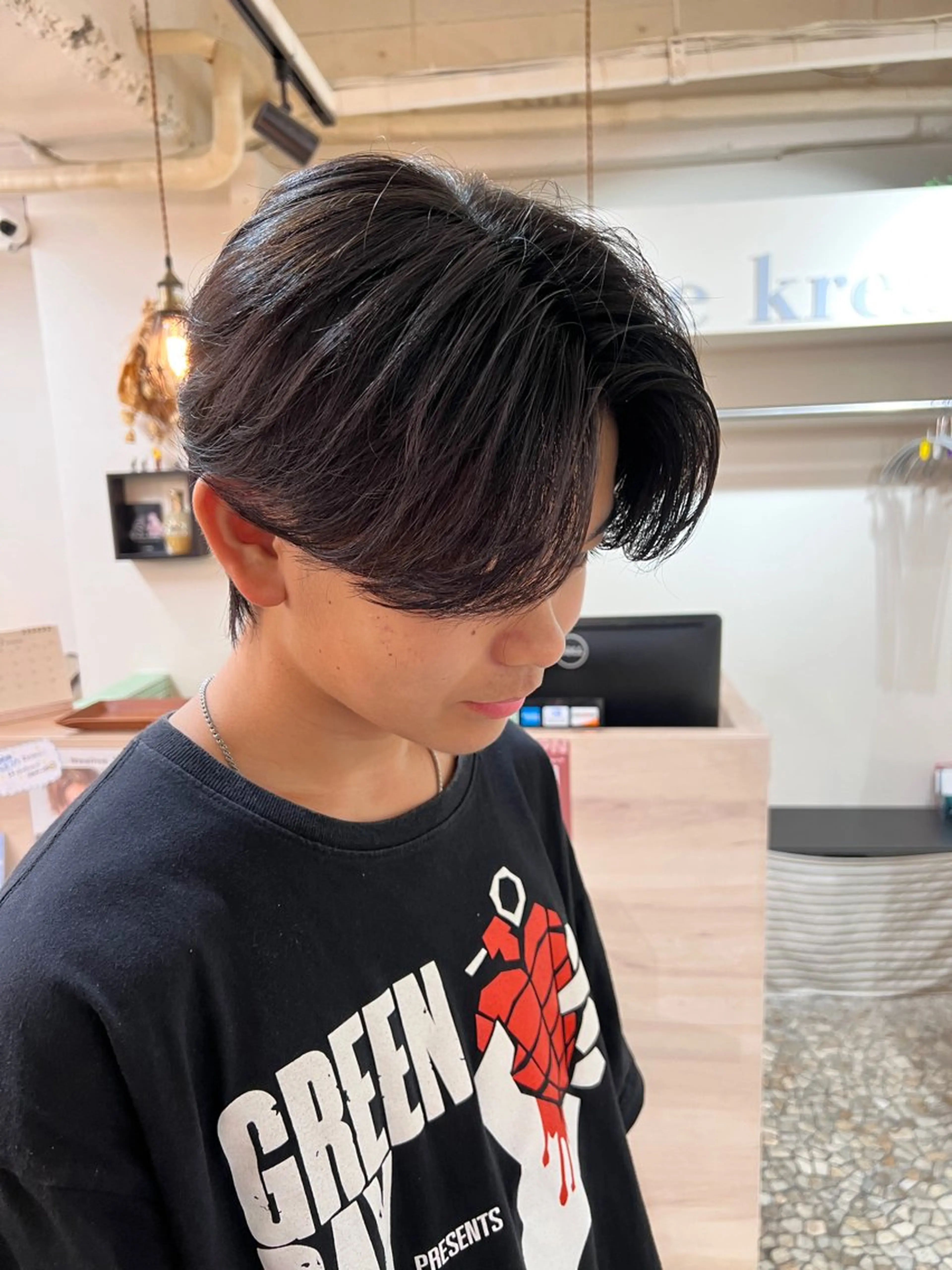 ミディアム パーマ メンズ ミディアムパーマ センターパート メンズ韓国風 メンズパーマ 韓国風ヘア カット パーマ メンズカットパーマ ✂️ JOYAのヘアスタイル