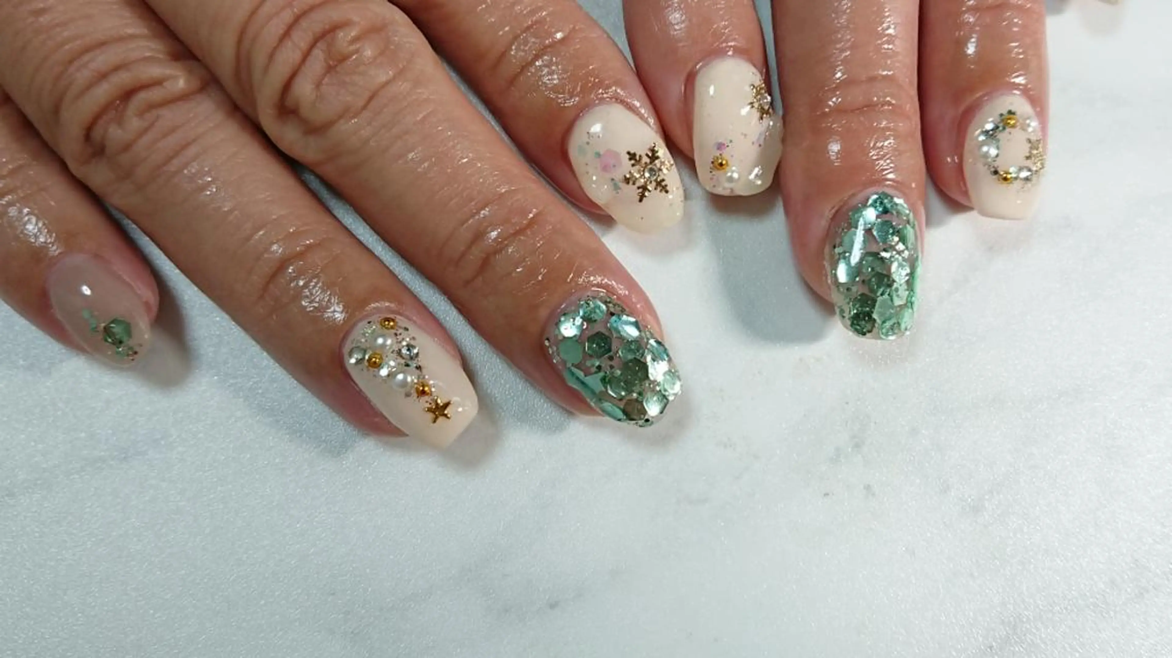 ネイル アートネイル 冬ネイル クリスマス ハンドネイル shellnail さなえのネイルデザイン