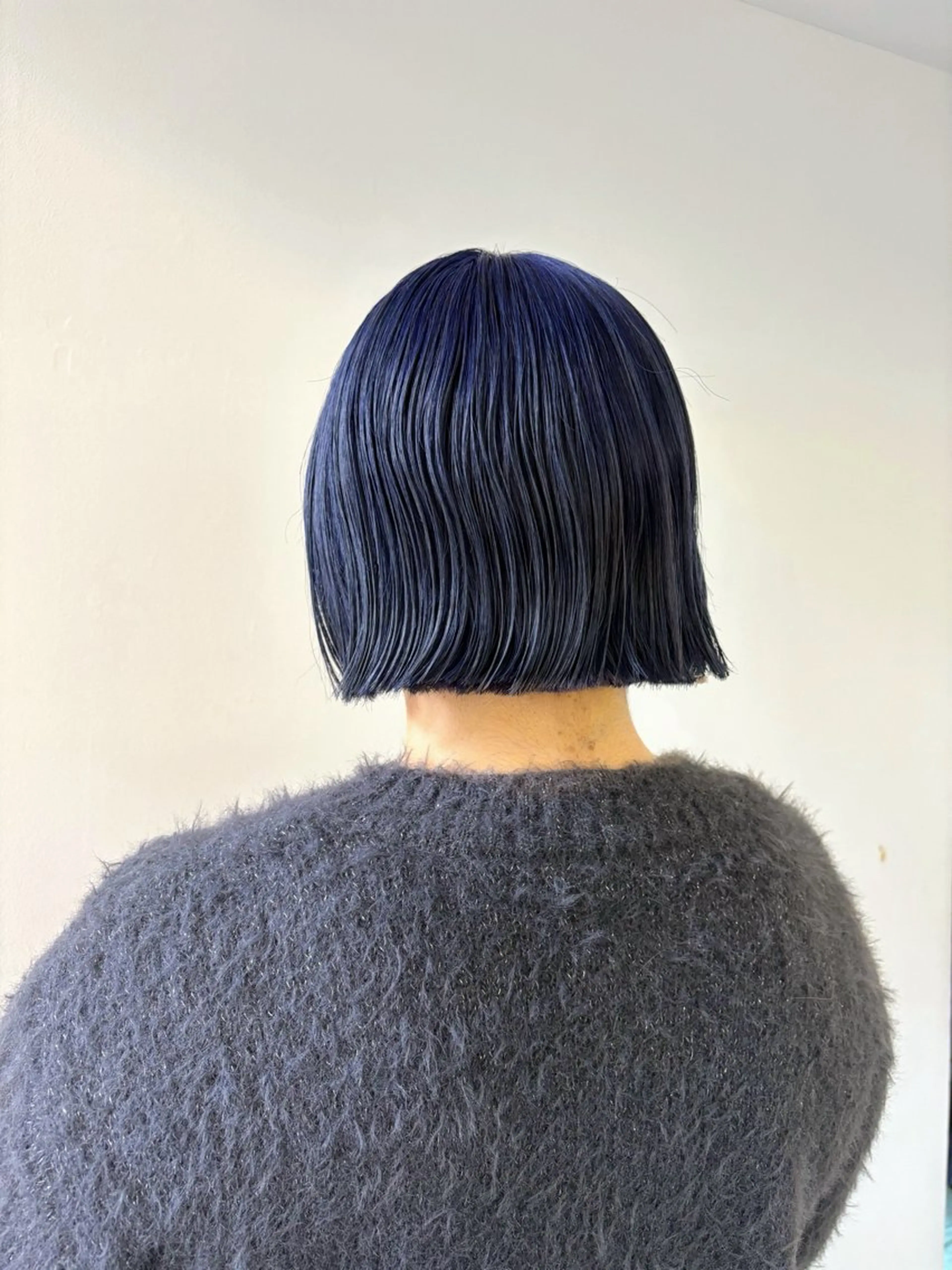 ショート カラー ブリーチ ブルーカラー 透明感カラー シルバー カット ヘアカラー 小嶋 咲輝のヘアスタイル