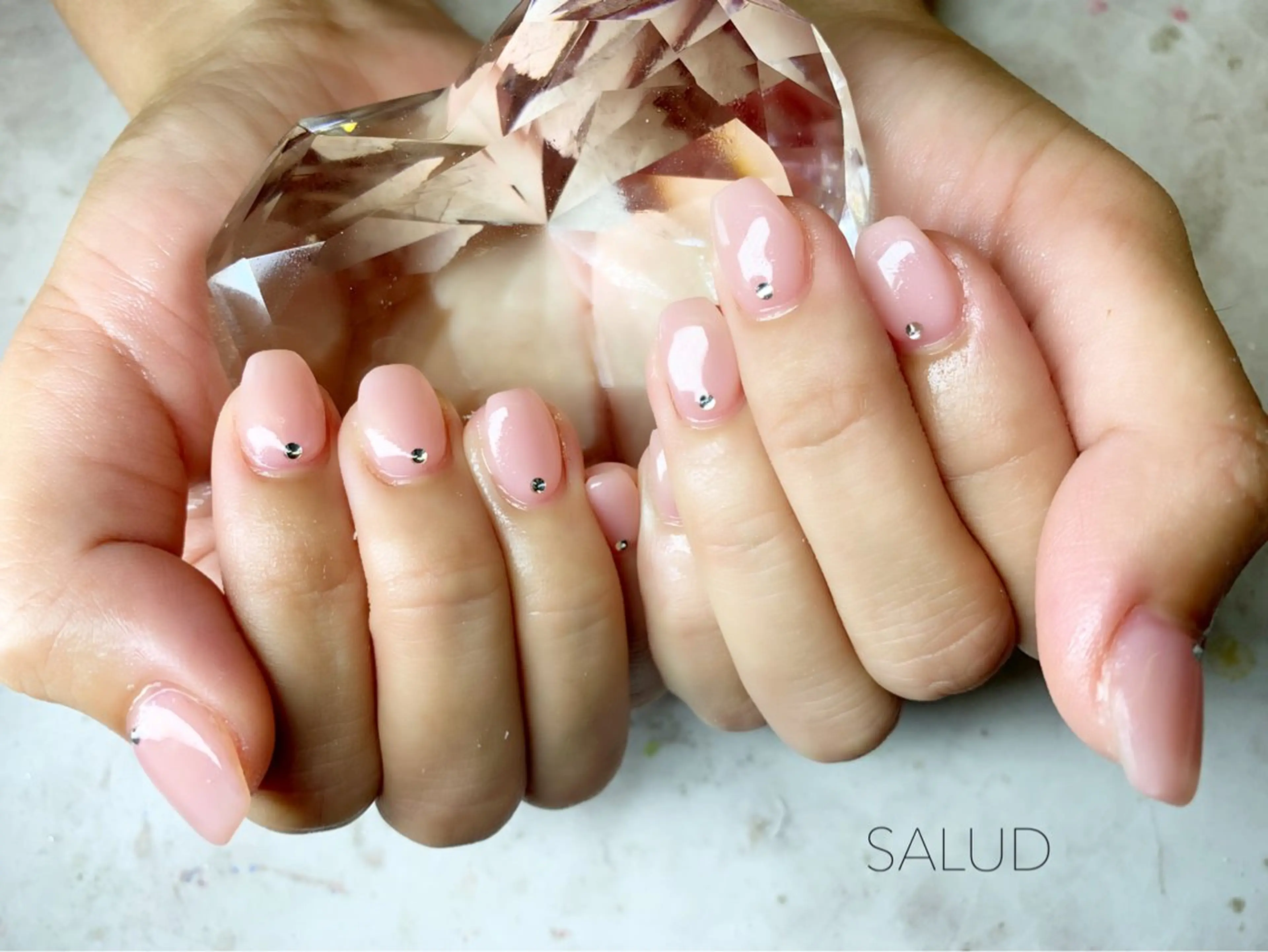 ネイル ストーンネイル ハンドネイル Nail Salon SALUDのネイルデザイン