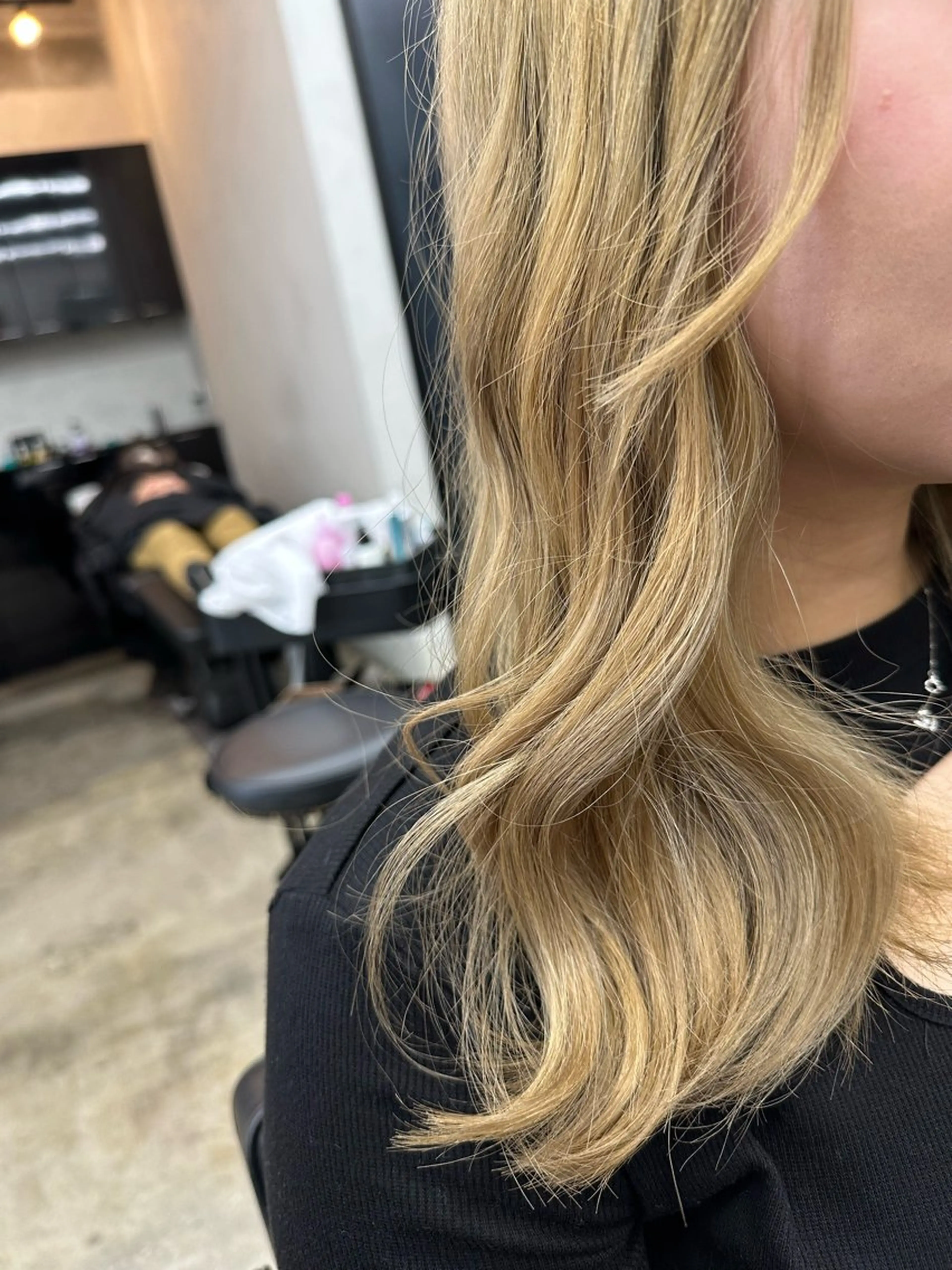 ロング カラー ベージュカラー ミルクティーベージュ カット ヘアカラー トリートメント LANDS所属・🪐LANDS🪐 福垣 海也のヘアスタイル