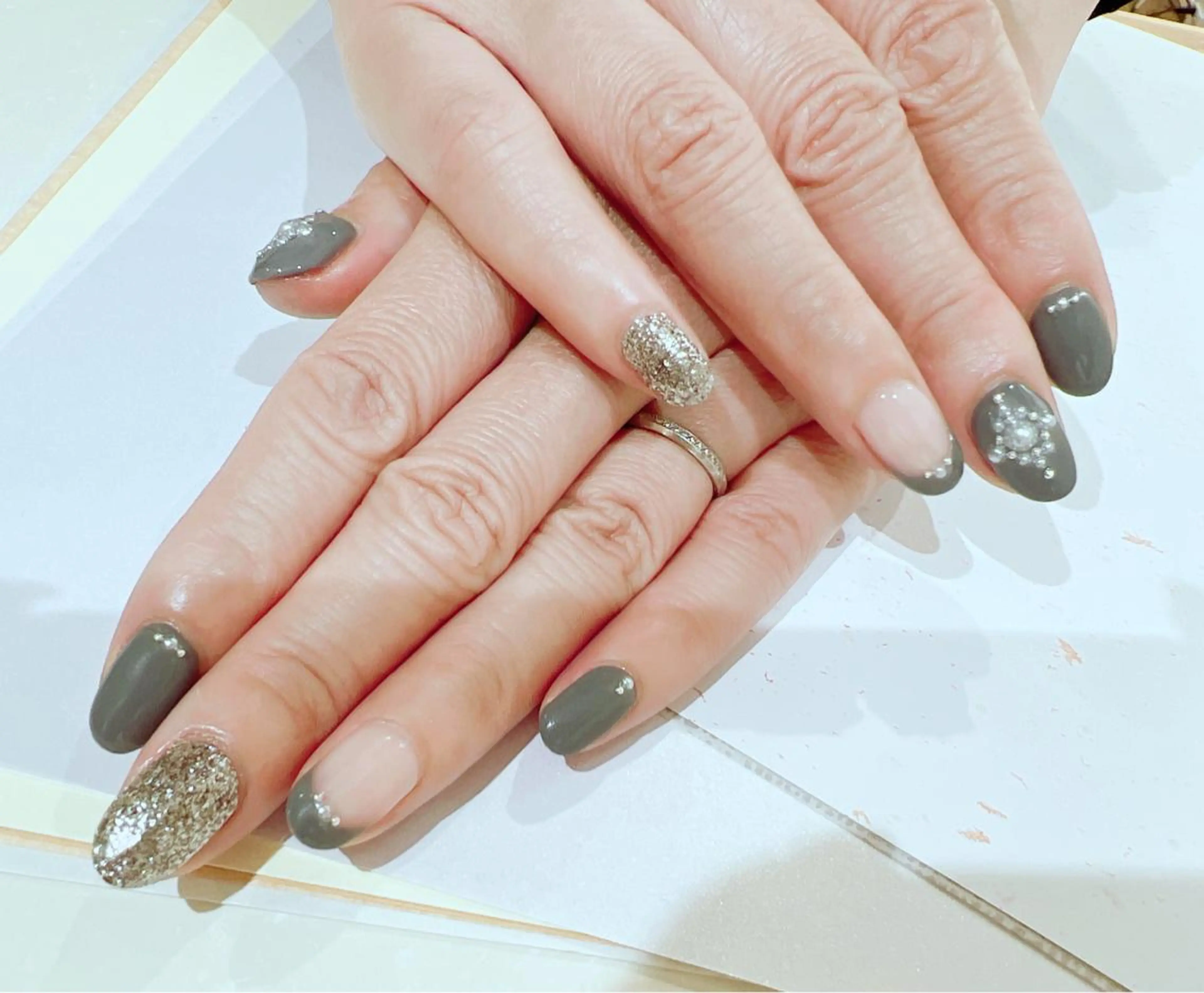 ネイル フレンチネイル ラメ(グリッター) Ag Nailのネイルデザイン