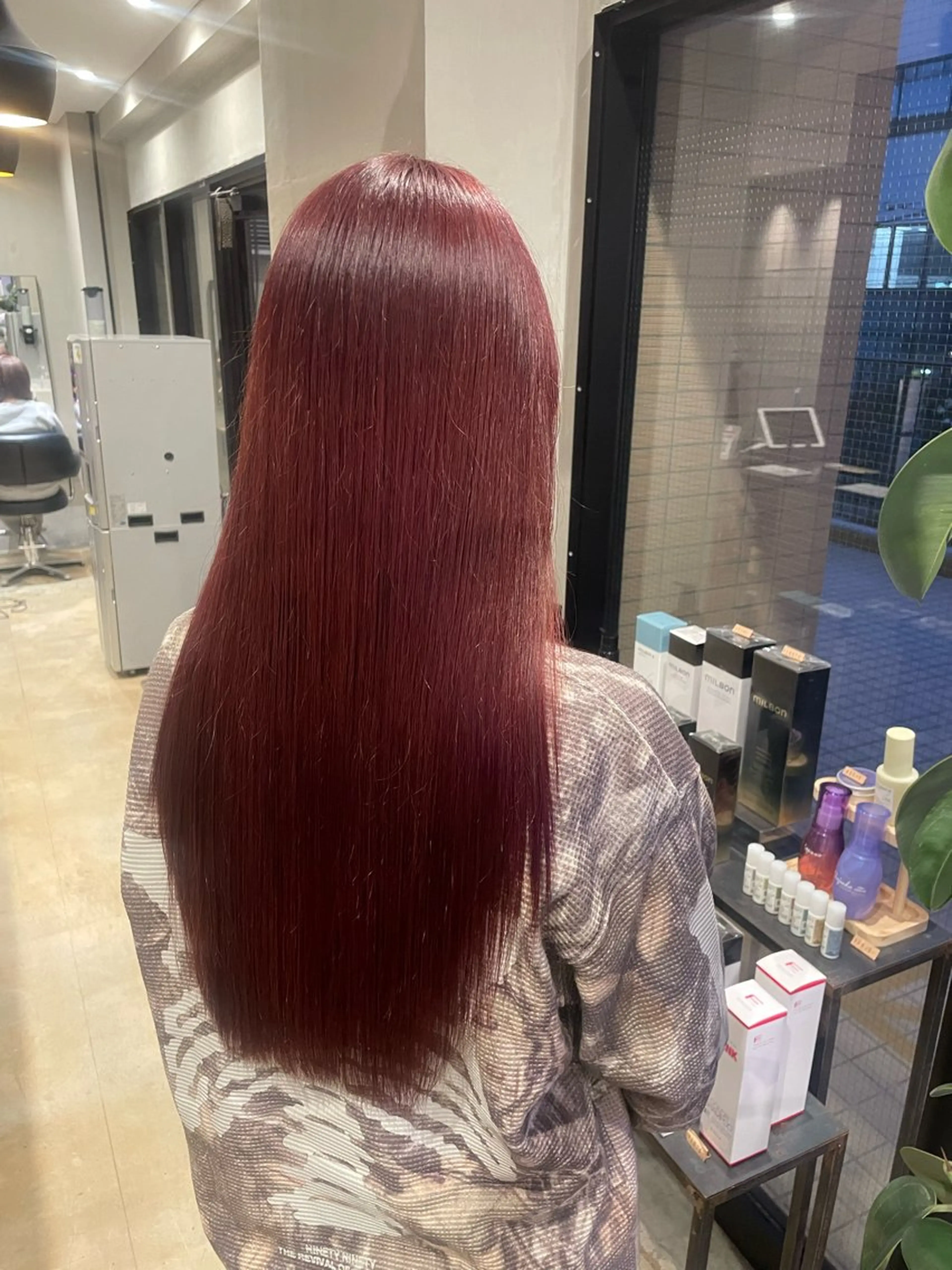 ミディアム カラー ブリーチ ダブルカラー ブリーチなしカラー レッドカラー 博多/ブリーチ/レイ ヤーカット/莉子のヘアスタイル