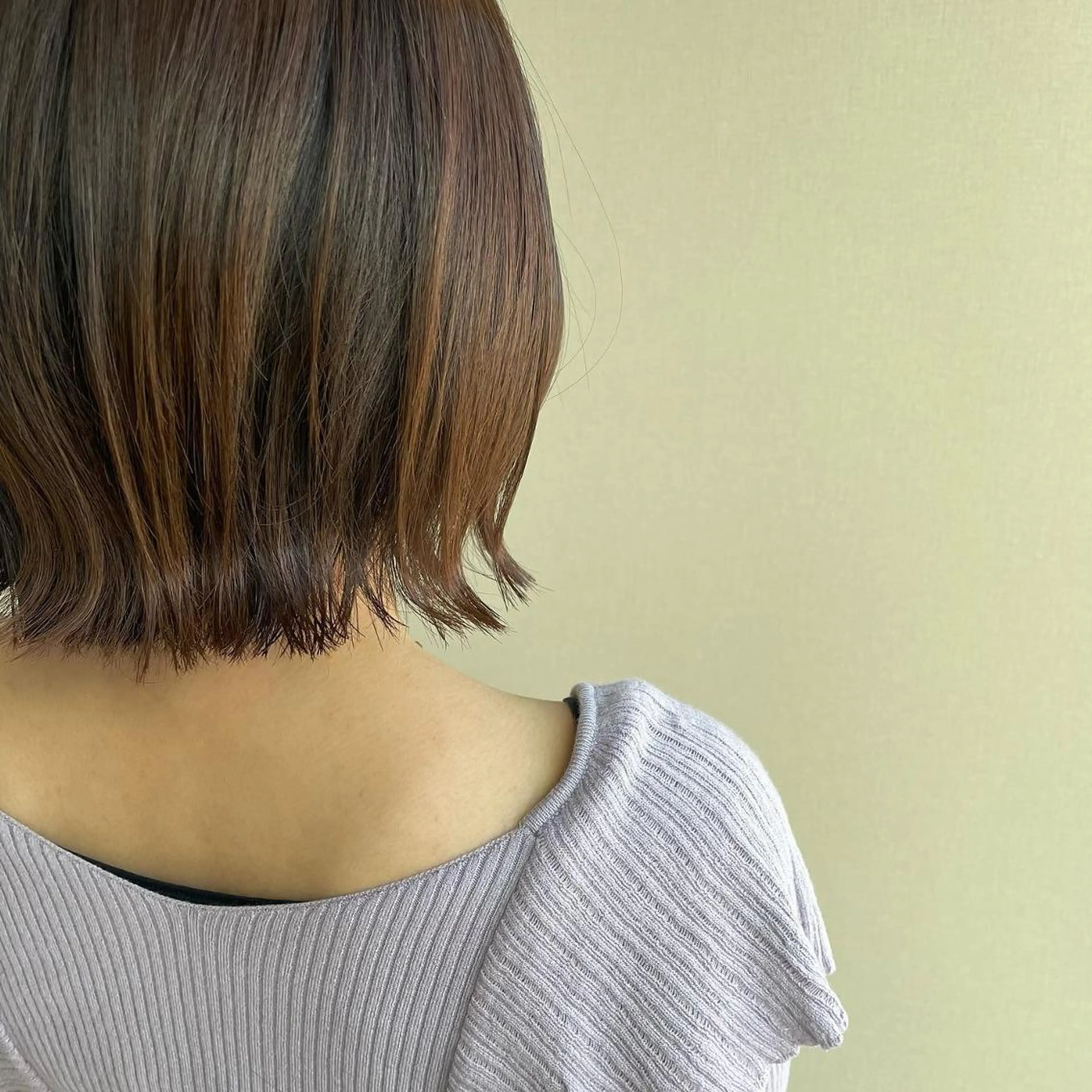 ミディアム カラー 外ハネヘア 切りっぱなしボブ/ 蒲生四丁目/伊藤瑠唯のヘアスタイル