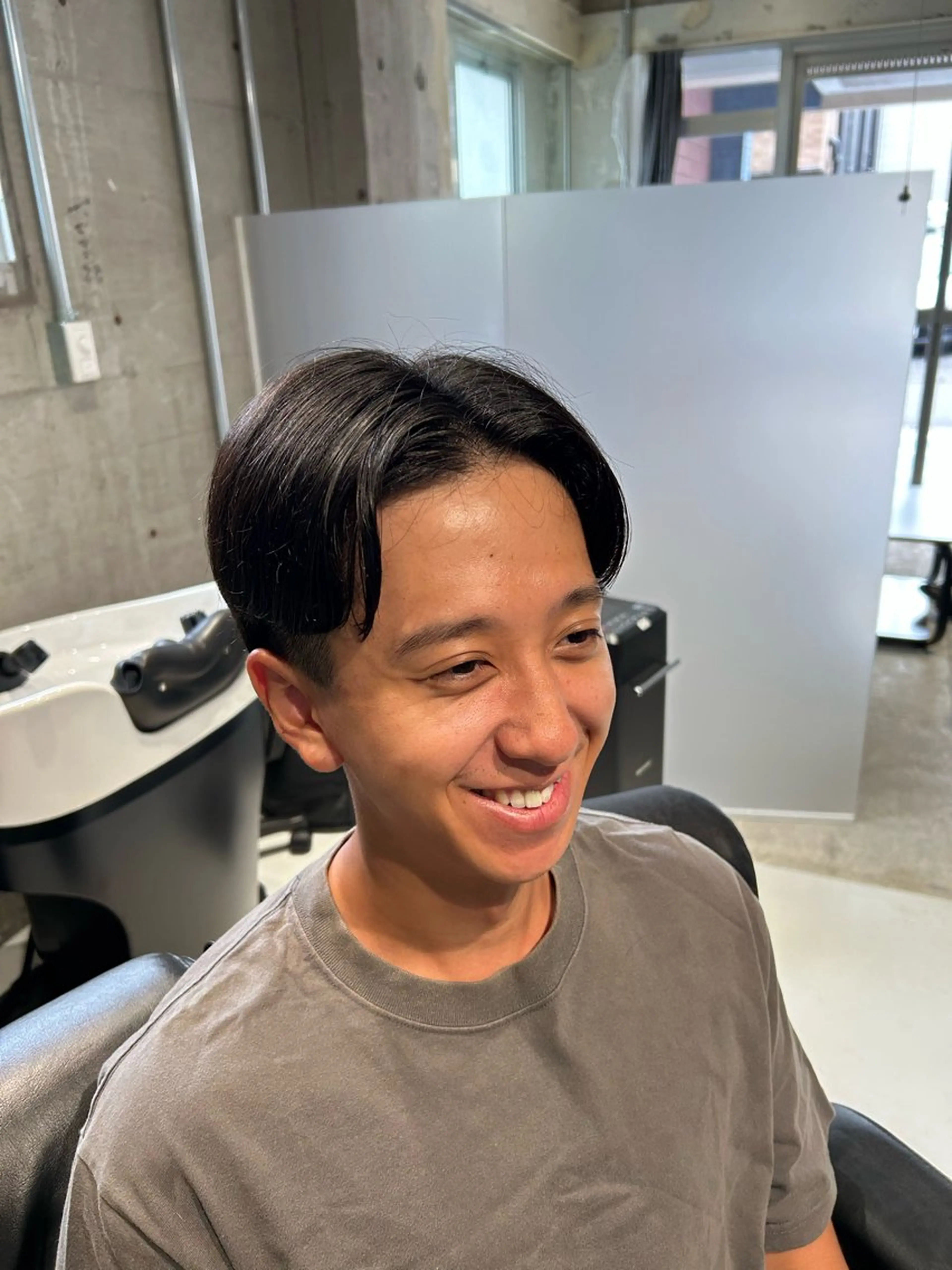 ミディアム 顔周りカット 学生 Liberte所属・鈴木 恵太のヘアスタイル