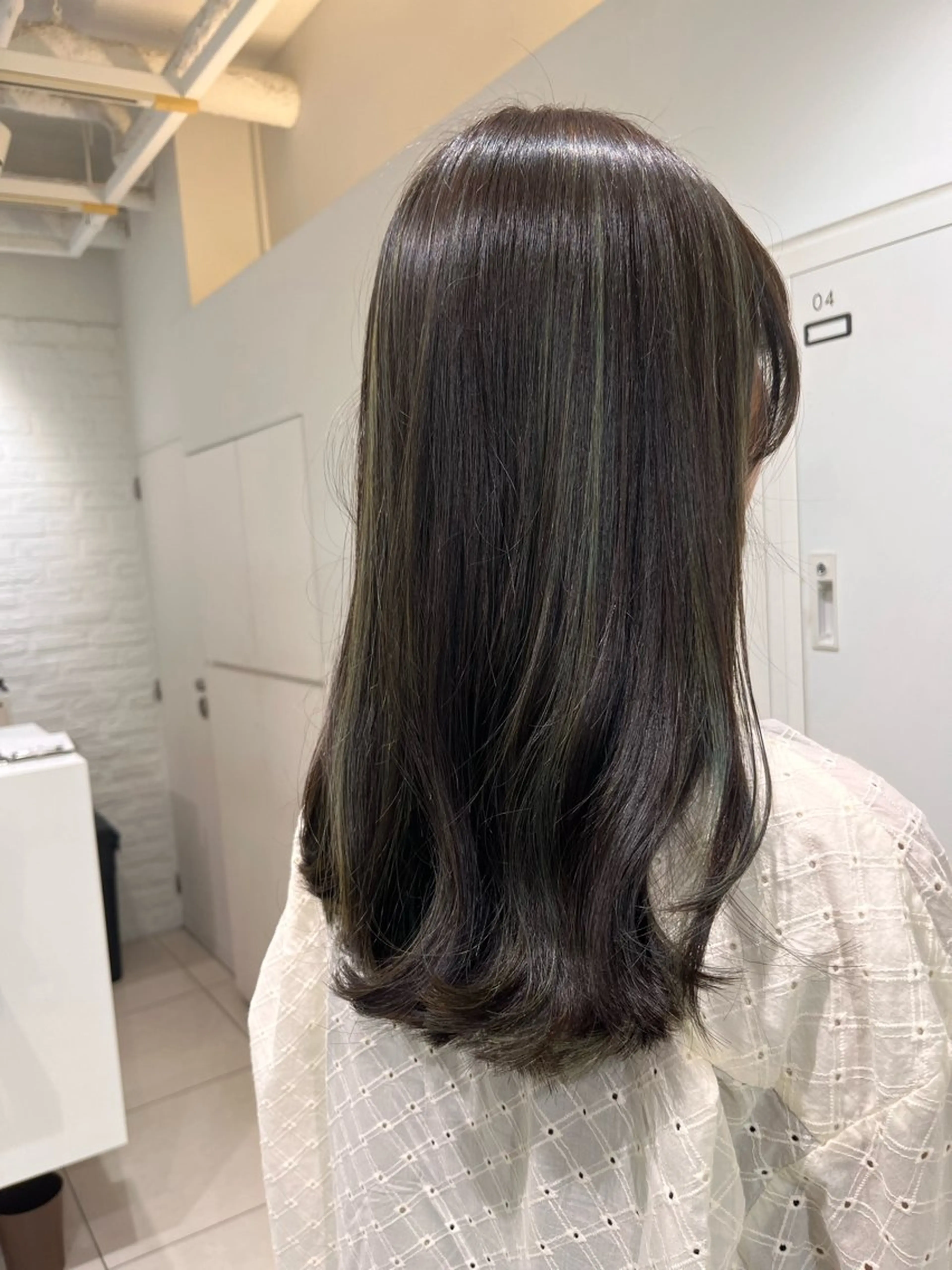 ロング カラー ベージュカラー ブリーチ ケアブリーチ ハイライトカラー イルミナカラー カット ヘアカラー トリートメント 【センターパート/ マッシュ】ryokaのヘアスタイル