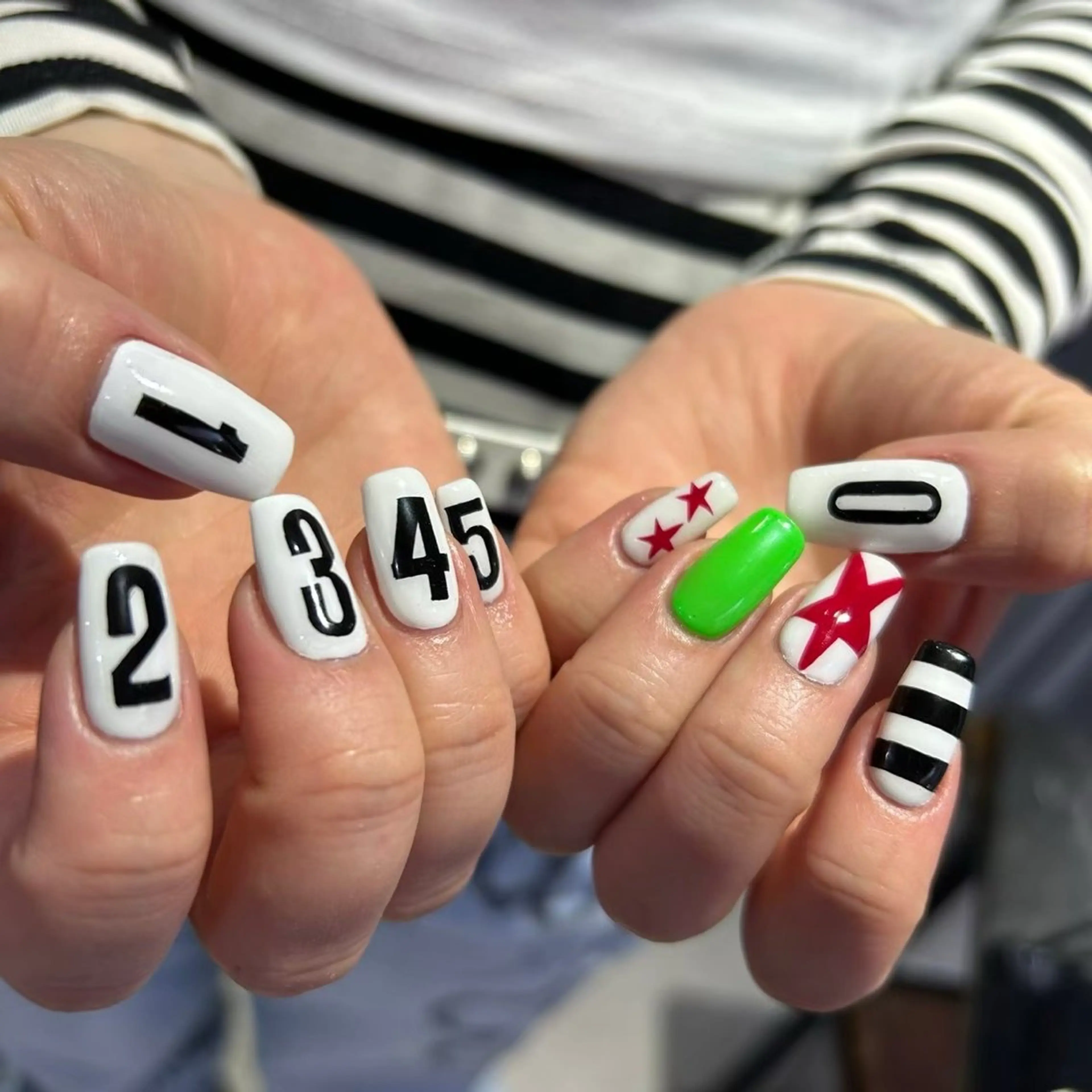 ネイル ハンドネイル フットネイル 蛭子 美優のネイルデザイン