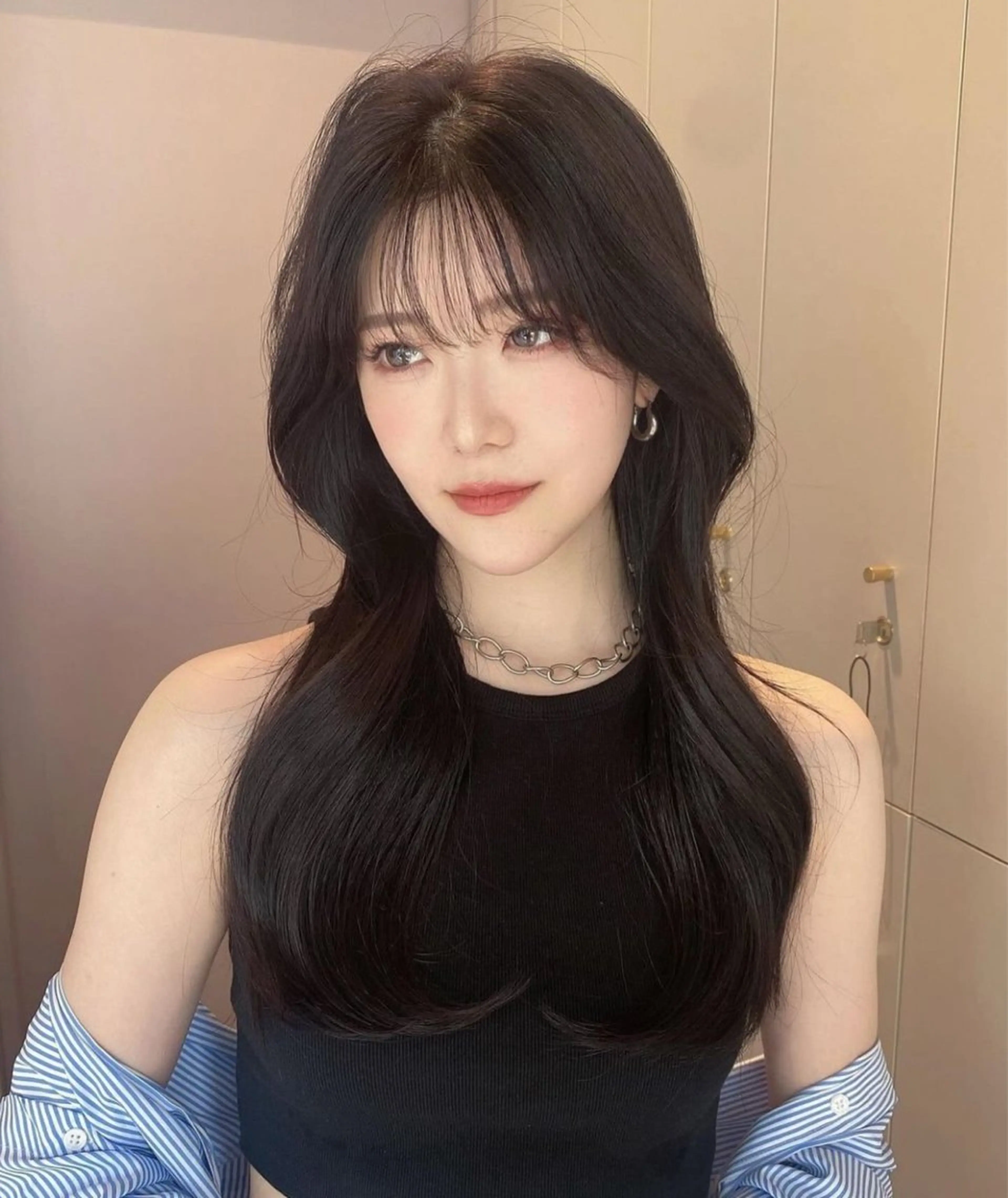 ロング Qin原宿店所属・葵 韓国オタク美容師 レイヤーカットのヘアスタイル