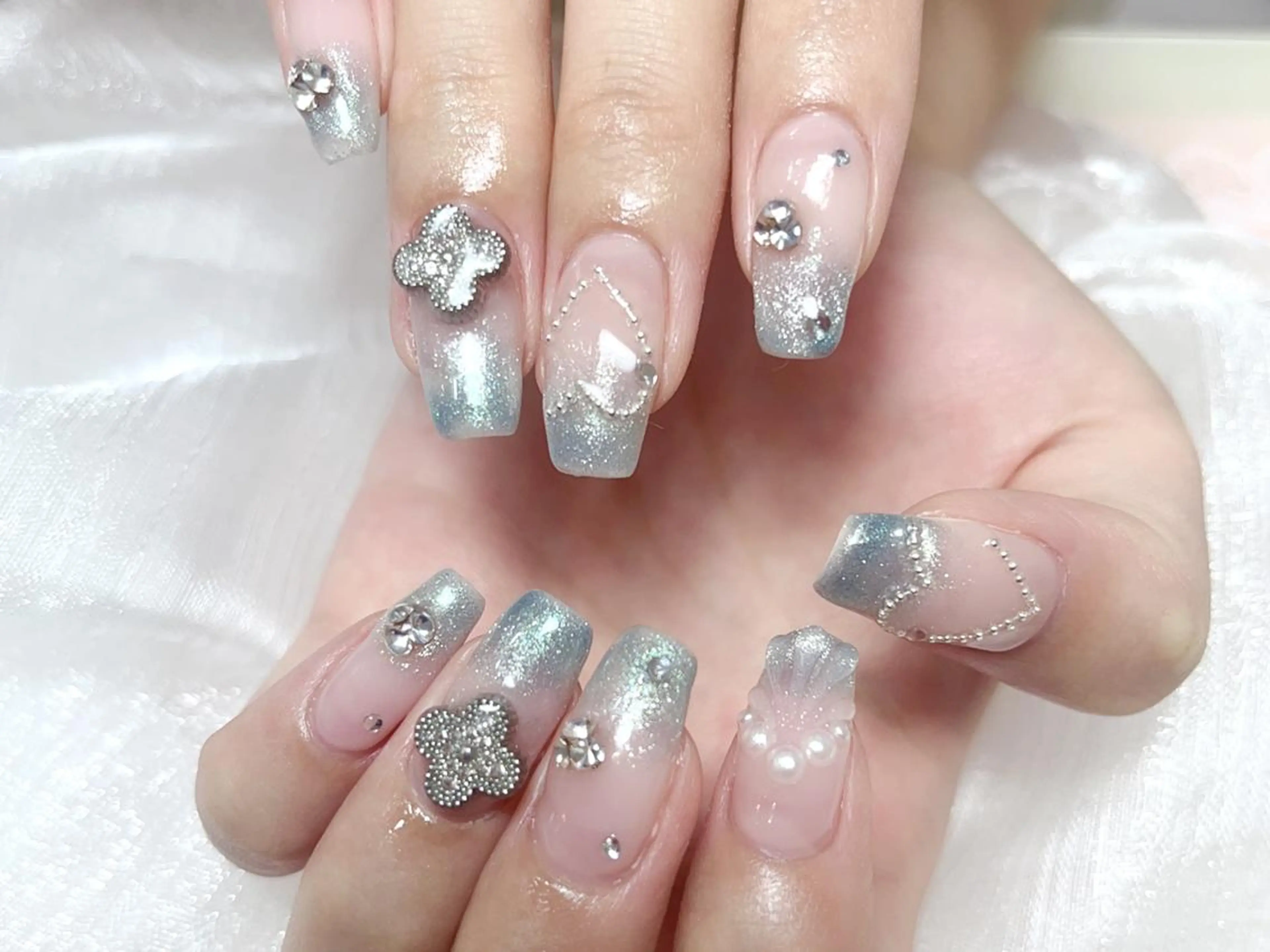 ネイル Elegant beautyルイのネイルデザイン