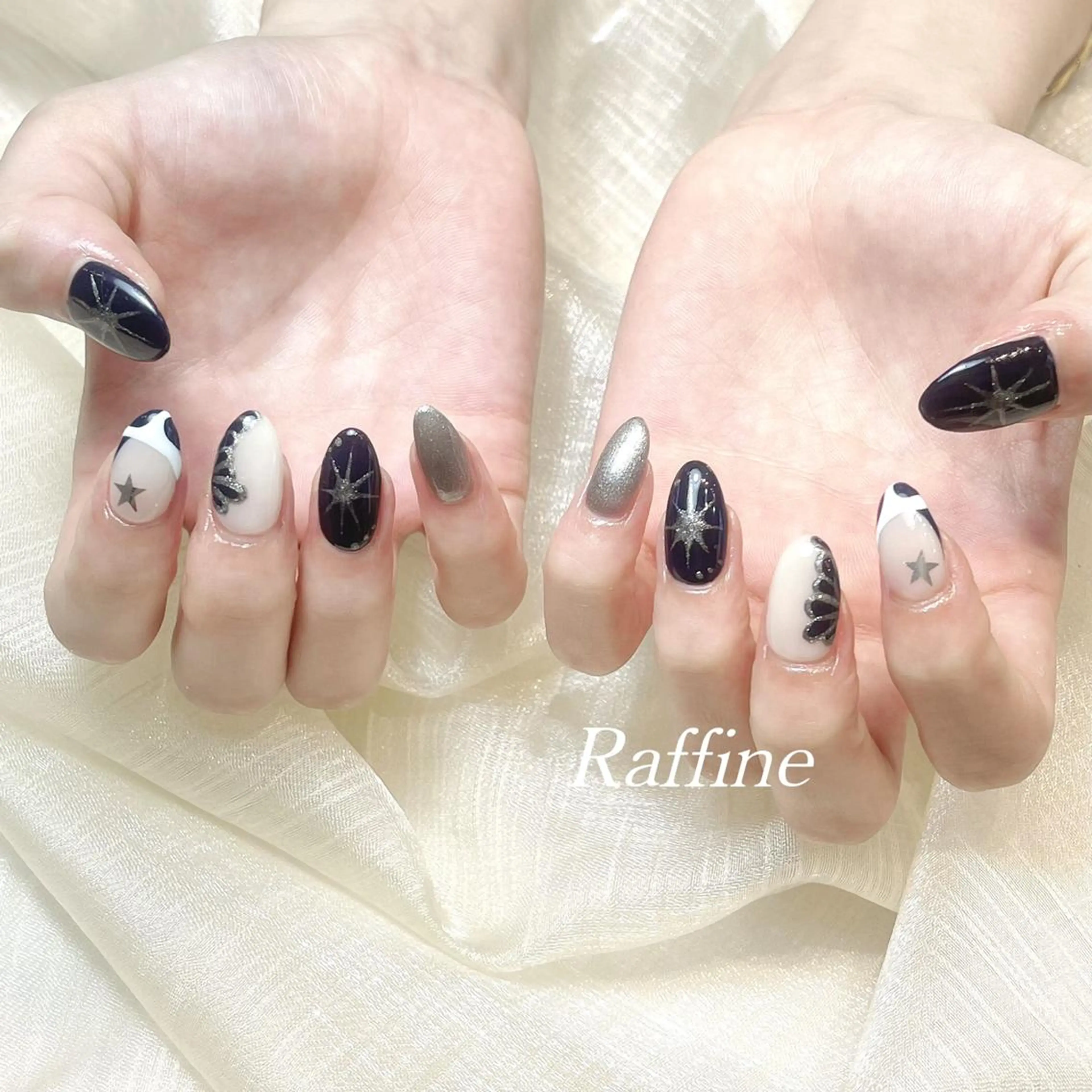 ネイル ハンドネイル RAFFINE 月🦋🩵のネイルデザイン