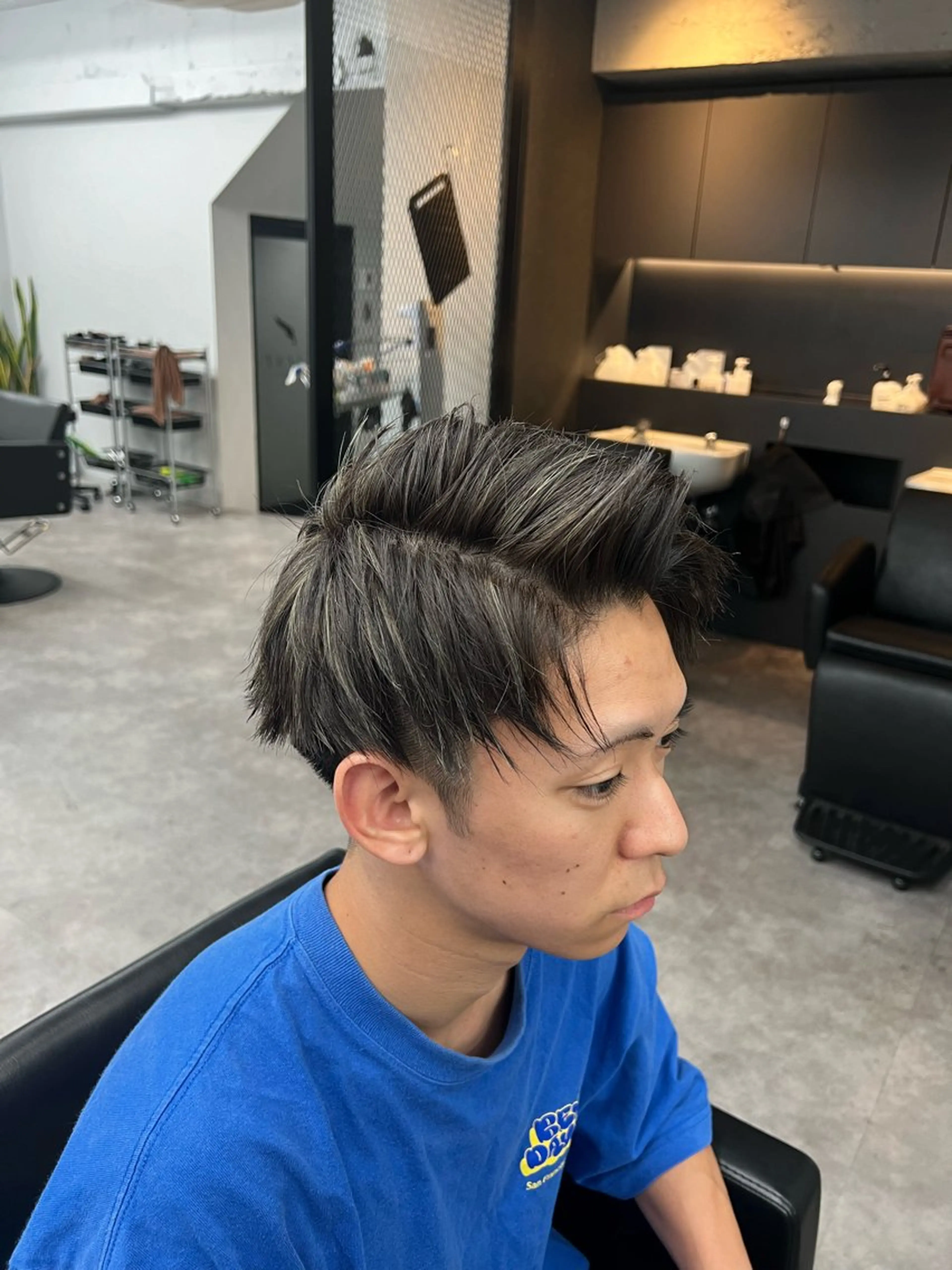 カラー メッシュ シルバー ヘアカラー メンズパーマ北千住 学生人気No.1登坂のヘアスタイル