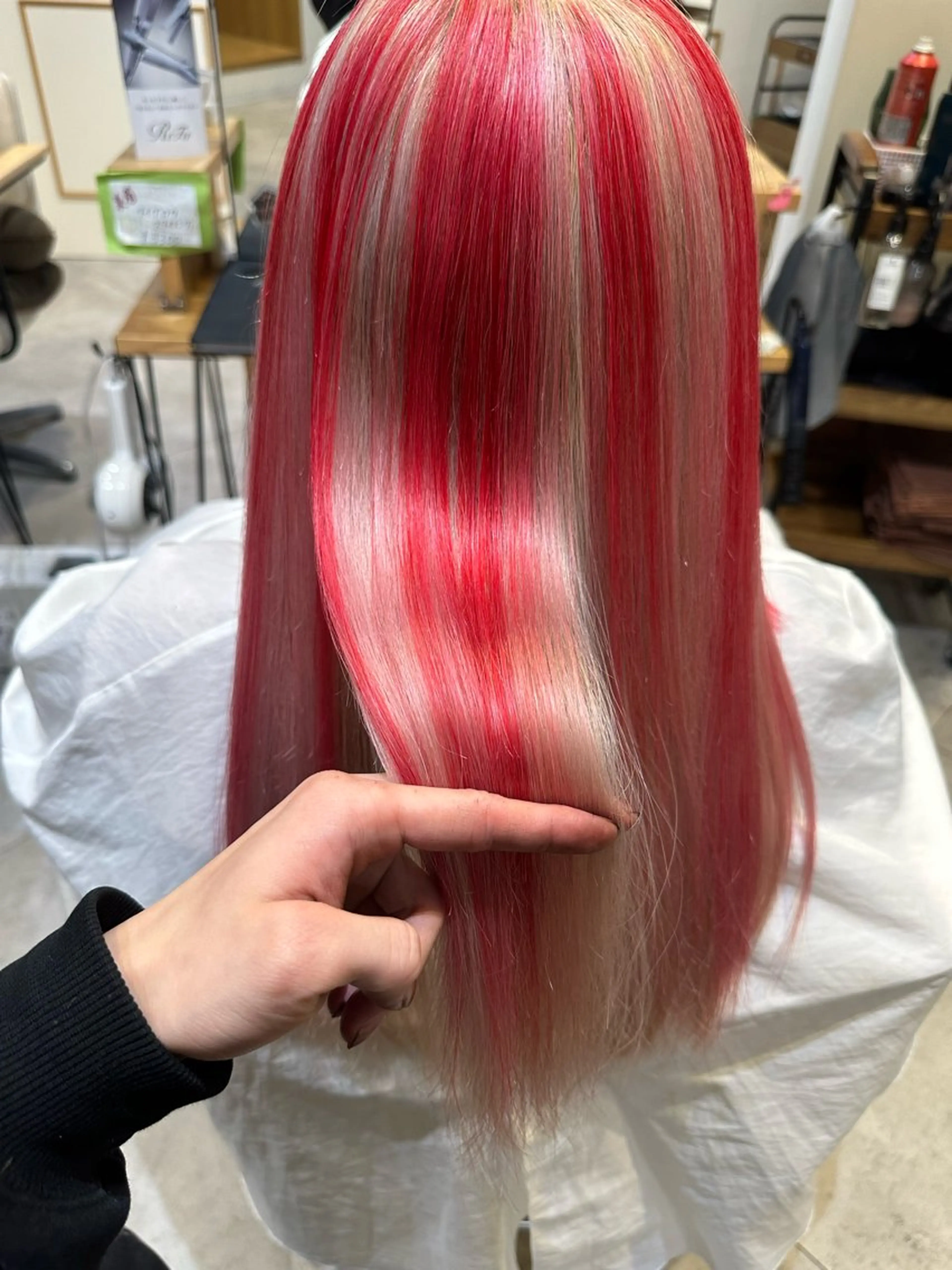 カラー ブリーチ ケアブリーチ デザインカラー ダブルカラー ハイトーンカラー 大阪ウルフカット ハッシュカットのヘアスタイル