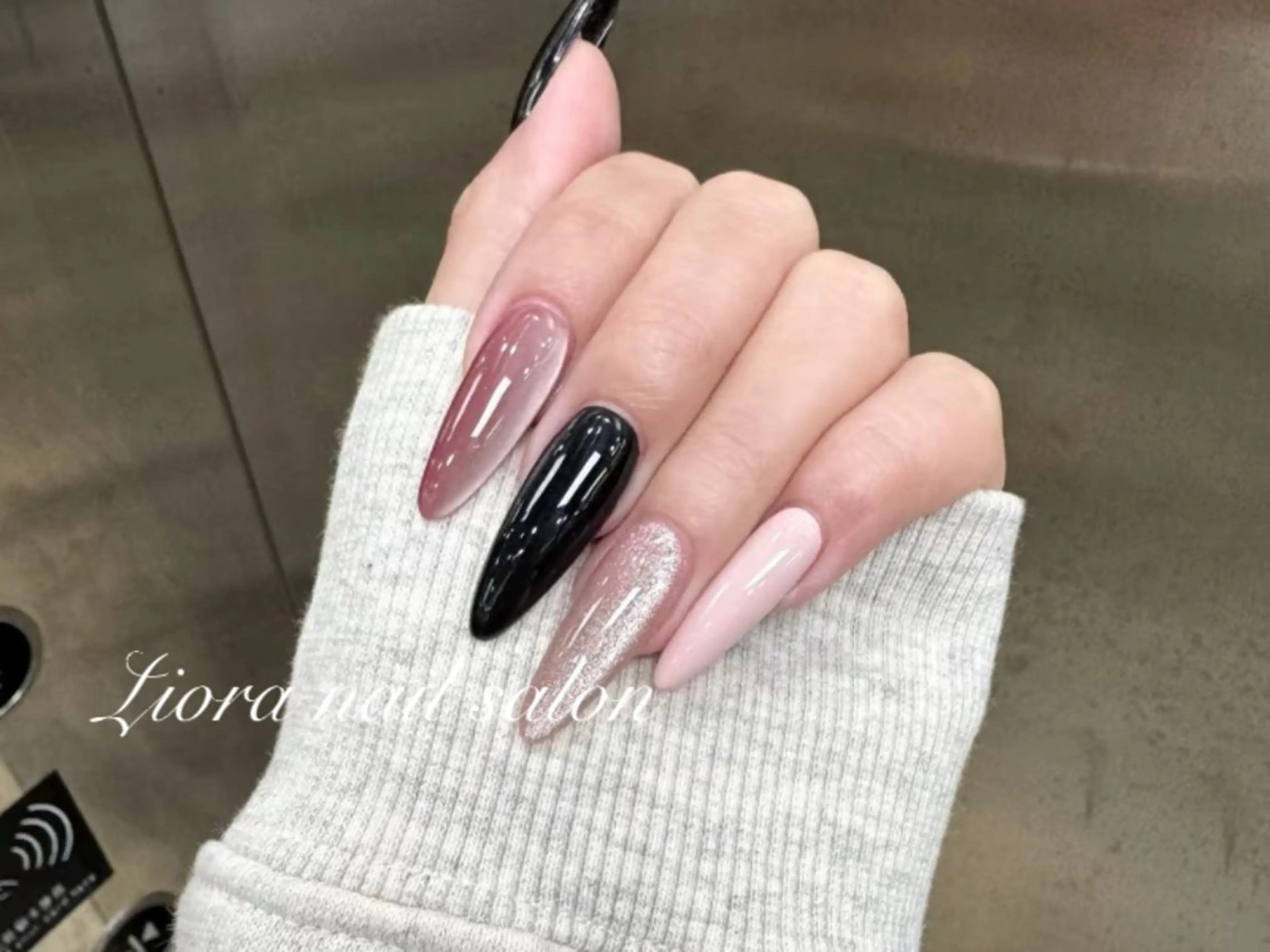 ネイル フレンチネイル ジェルネイル ガーリー グラデーション キラキラネイル ハンドネイル Liora nail 1のネイルデザイン