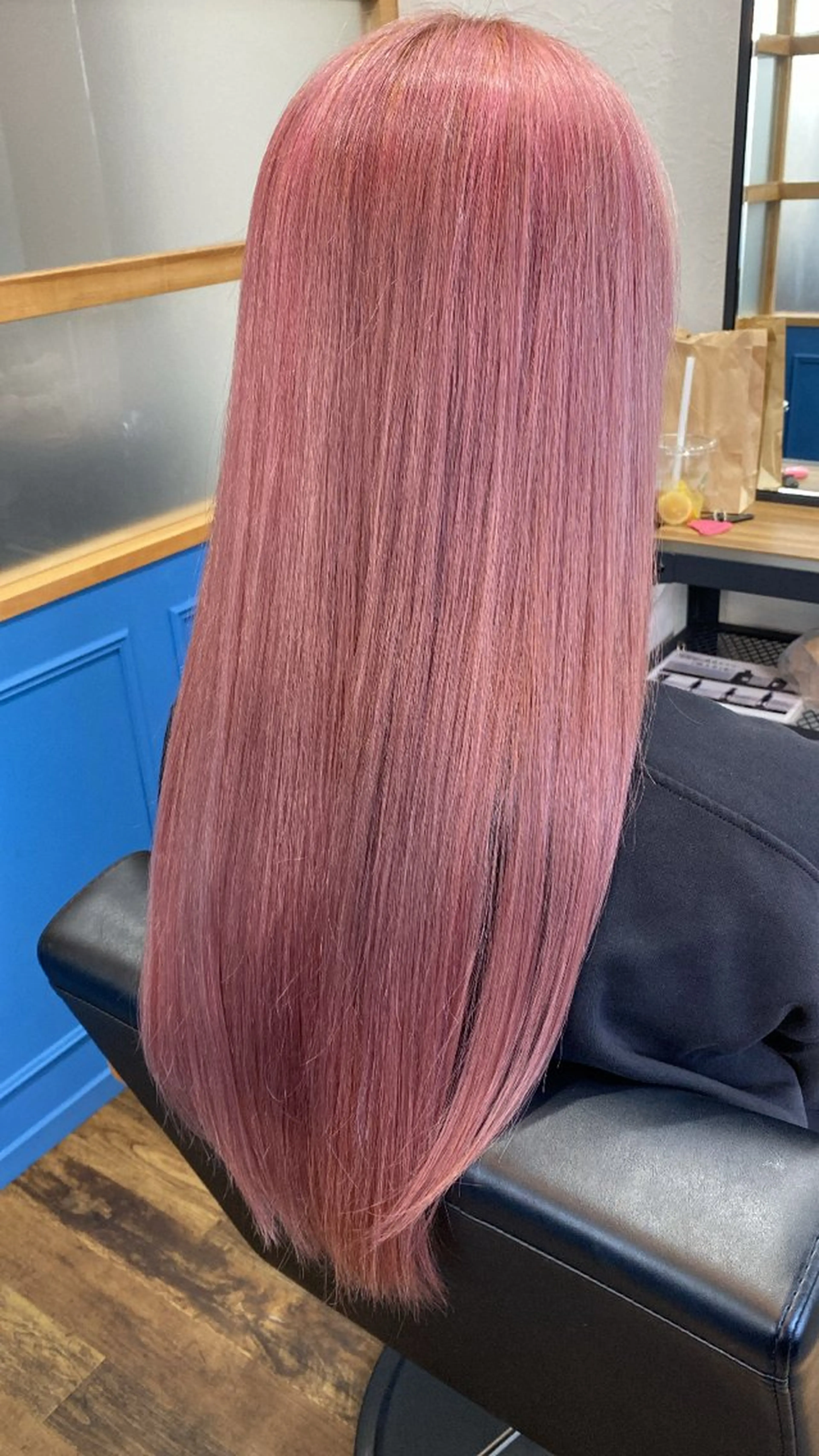 カラー ベージュカラー ブロンド ピンクカラー ピンクベージュ ヘアカラー 丹羽 優菜のヘアスタイル