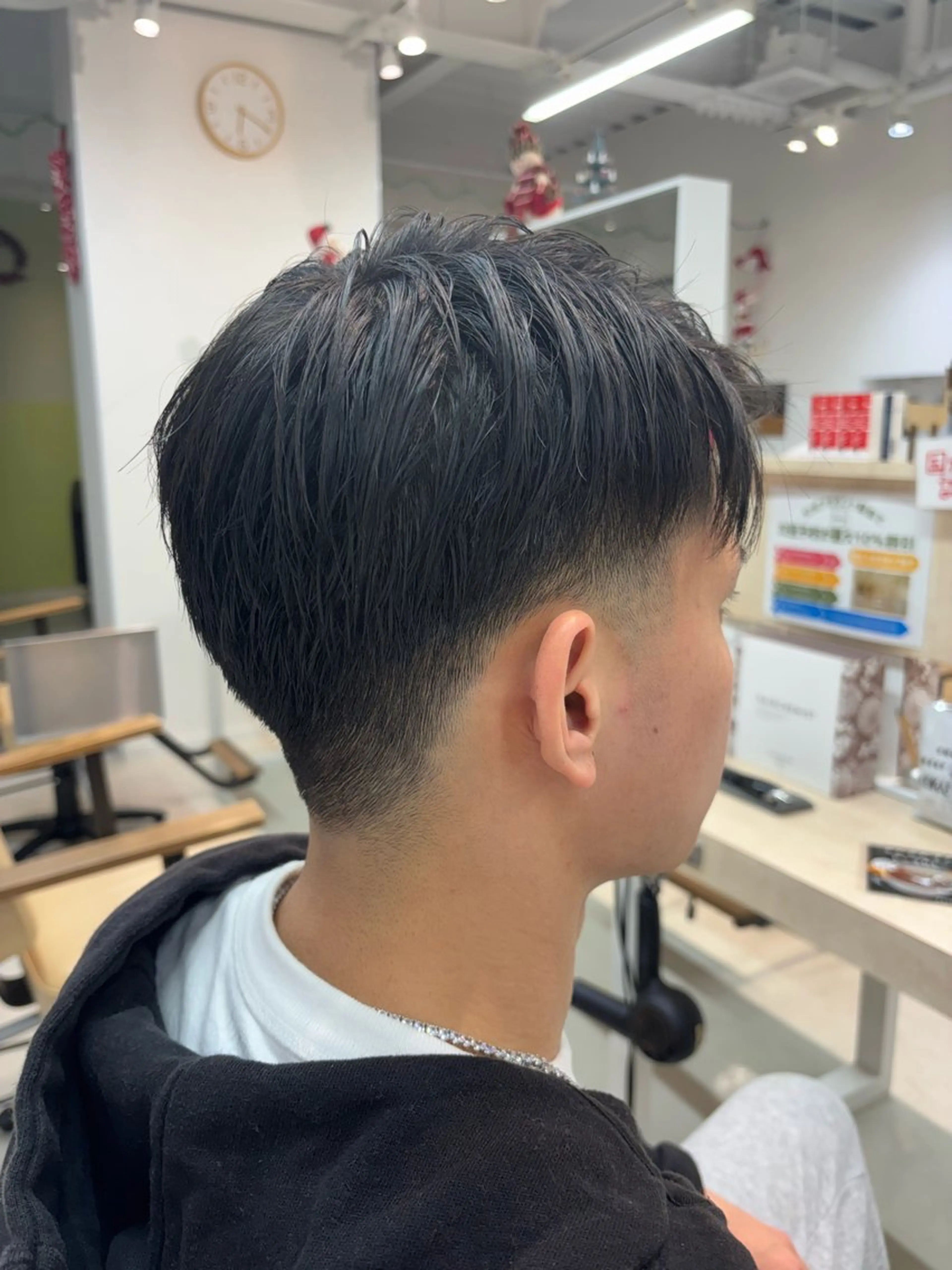 メンズ ビジネス フェードカット マッシュ スキンフェード ツーブロック カット メンズパーマ/ スパイキー/フェードのヘアスタイル