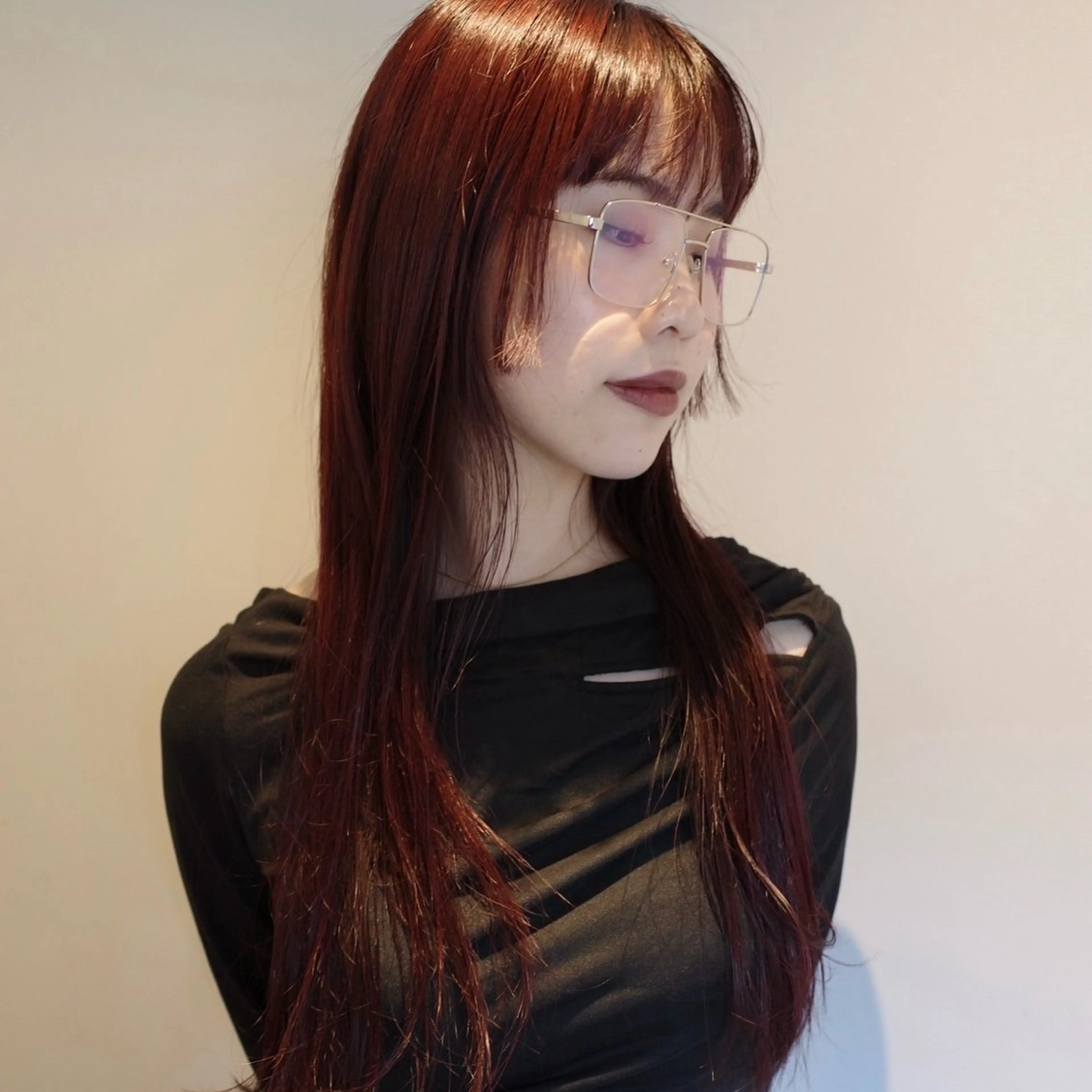 ロング カラー ボルドーカラー 透明感カラー レッドカラー 顔まわりレイヤー 顔周りカット カット ヘアカラー トリートメント nonoka オリーブ/グレージュのヘアスタイル