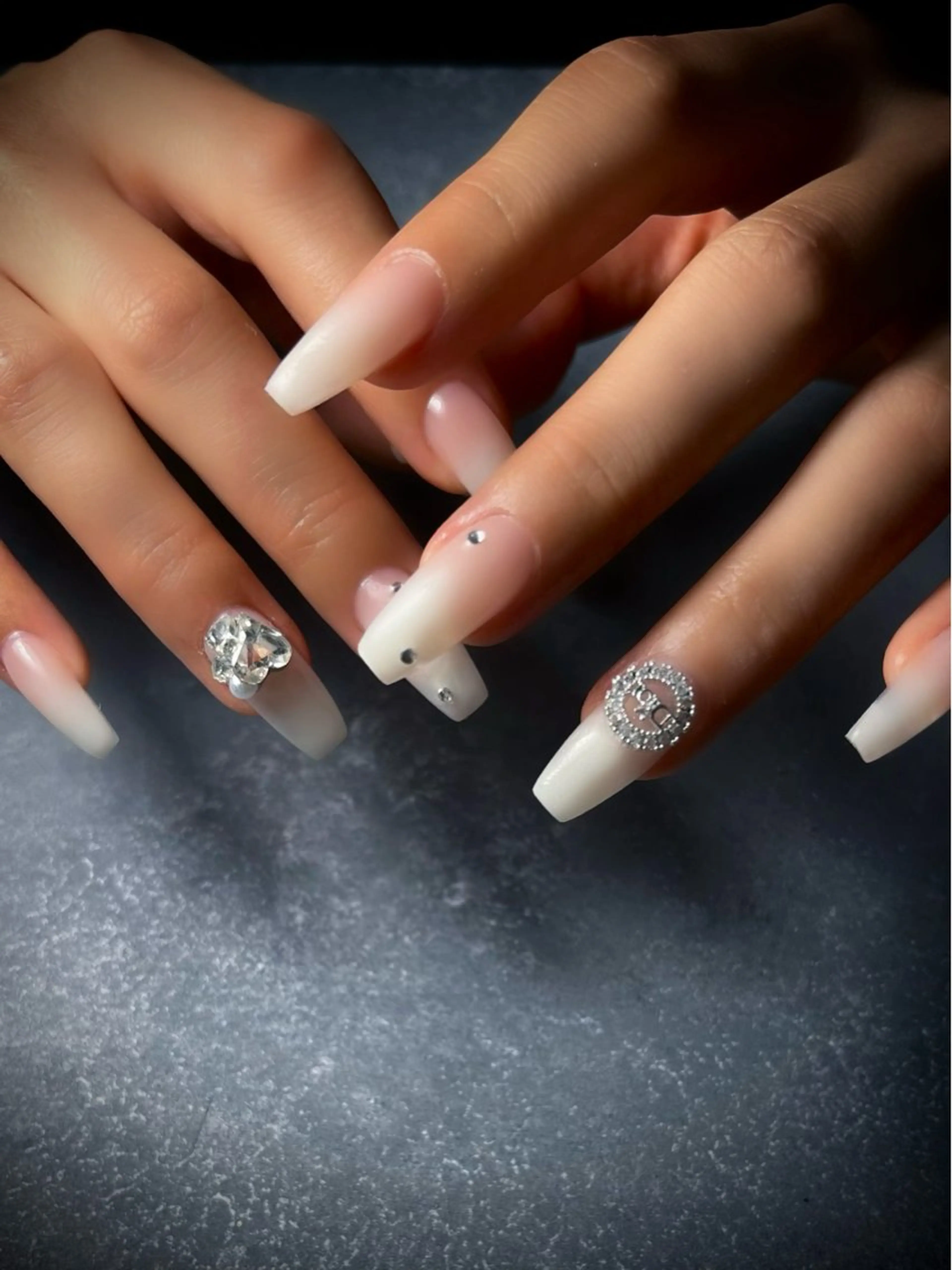 ネイル キラキラネイル マグネットネイル ワンカラーネイル スカルプネイル ワンホンネイル nine.🦋 YUKOのネイルデザイン