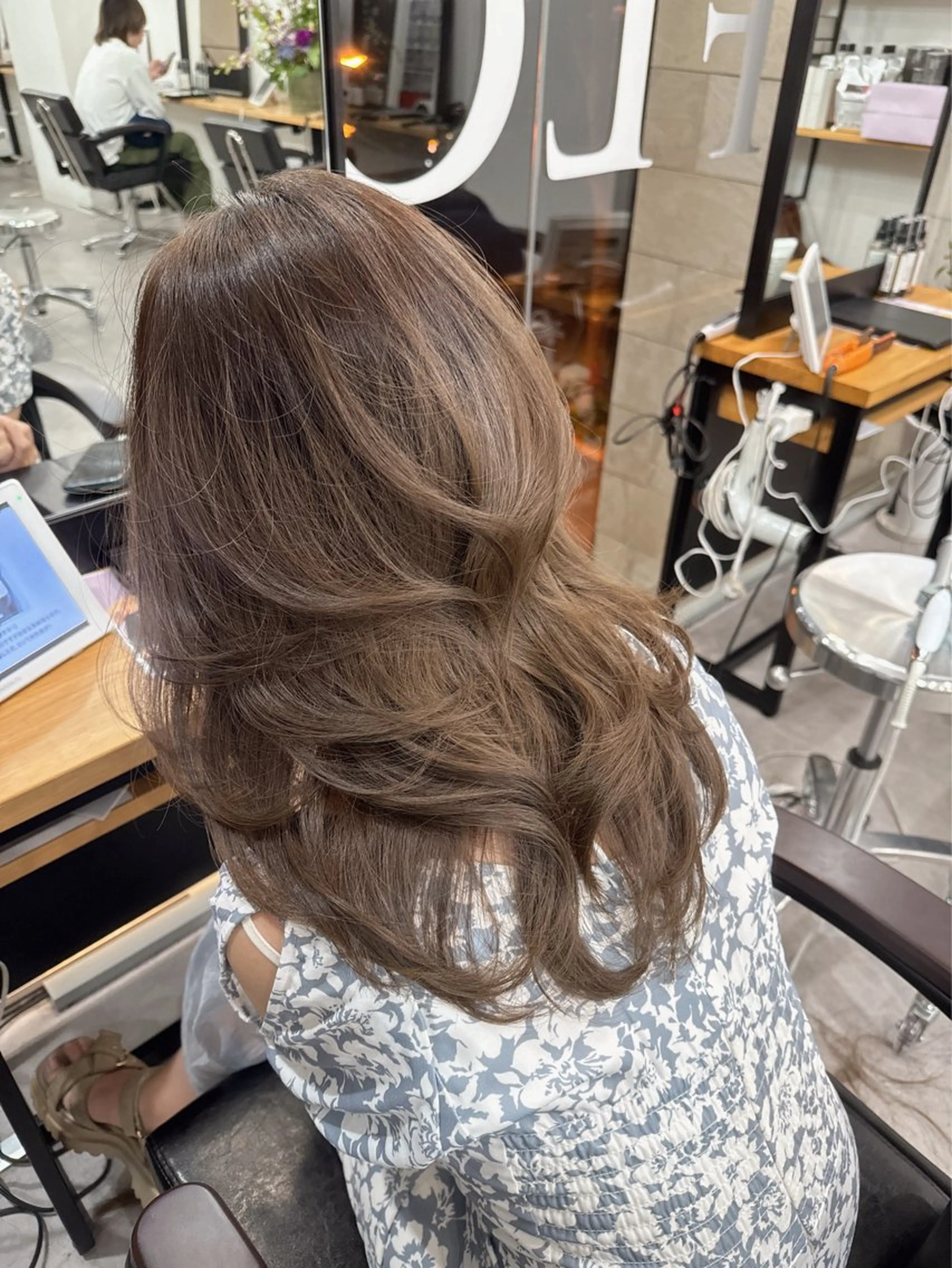 ロング kiti SAKAE所属・のり/顔まわり/韓国 /レイヤーカットのヘアスタイル