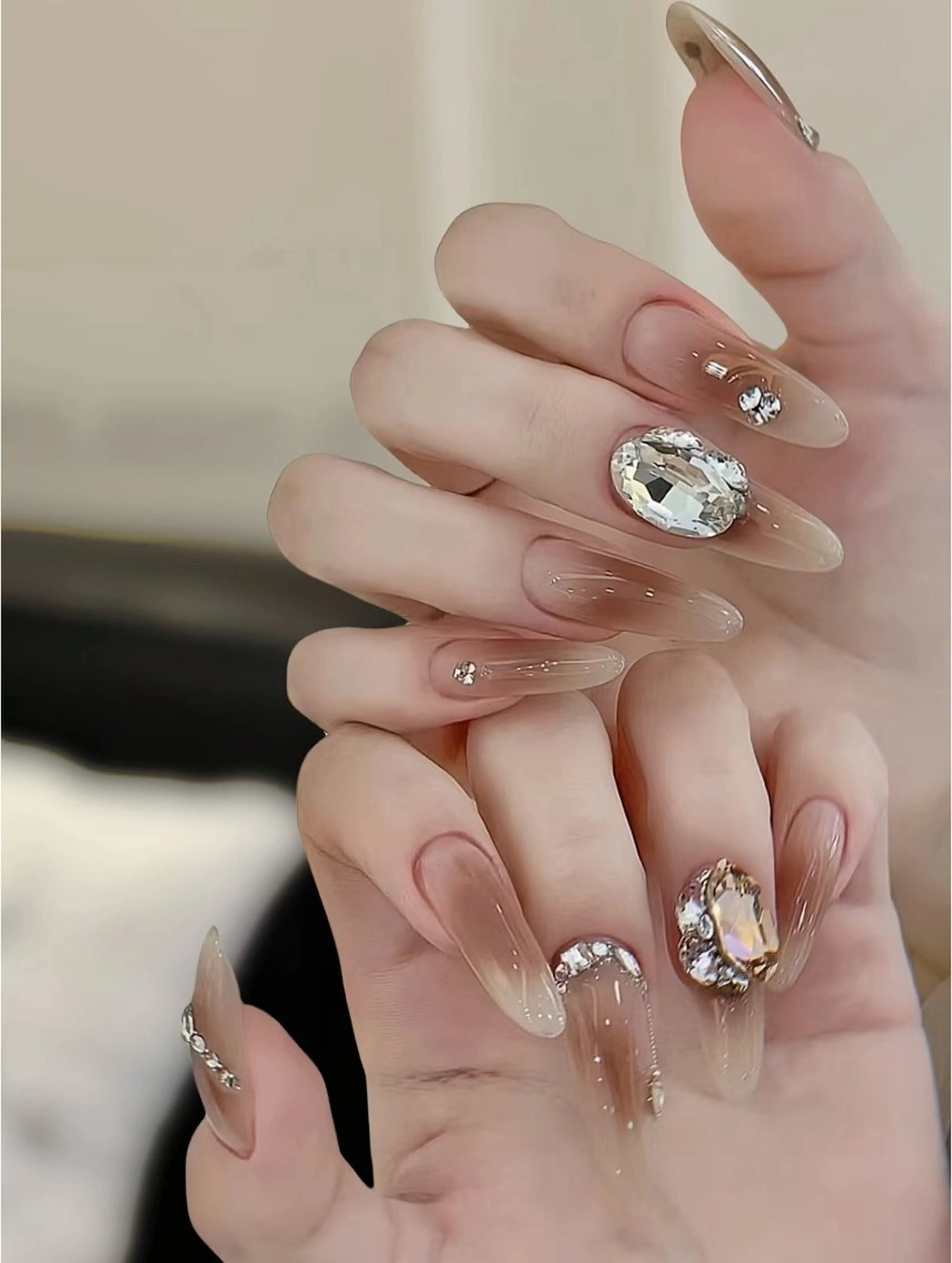 ネイル ジェルネイル ホログラムネイル 持ち込み ソフトジェル ストーンネイル ユミ nailのネイルデザイン