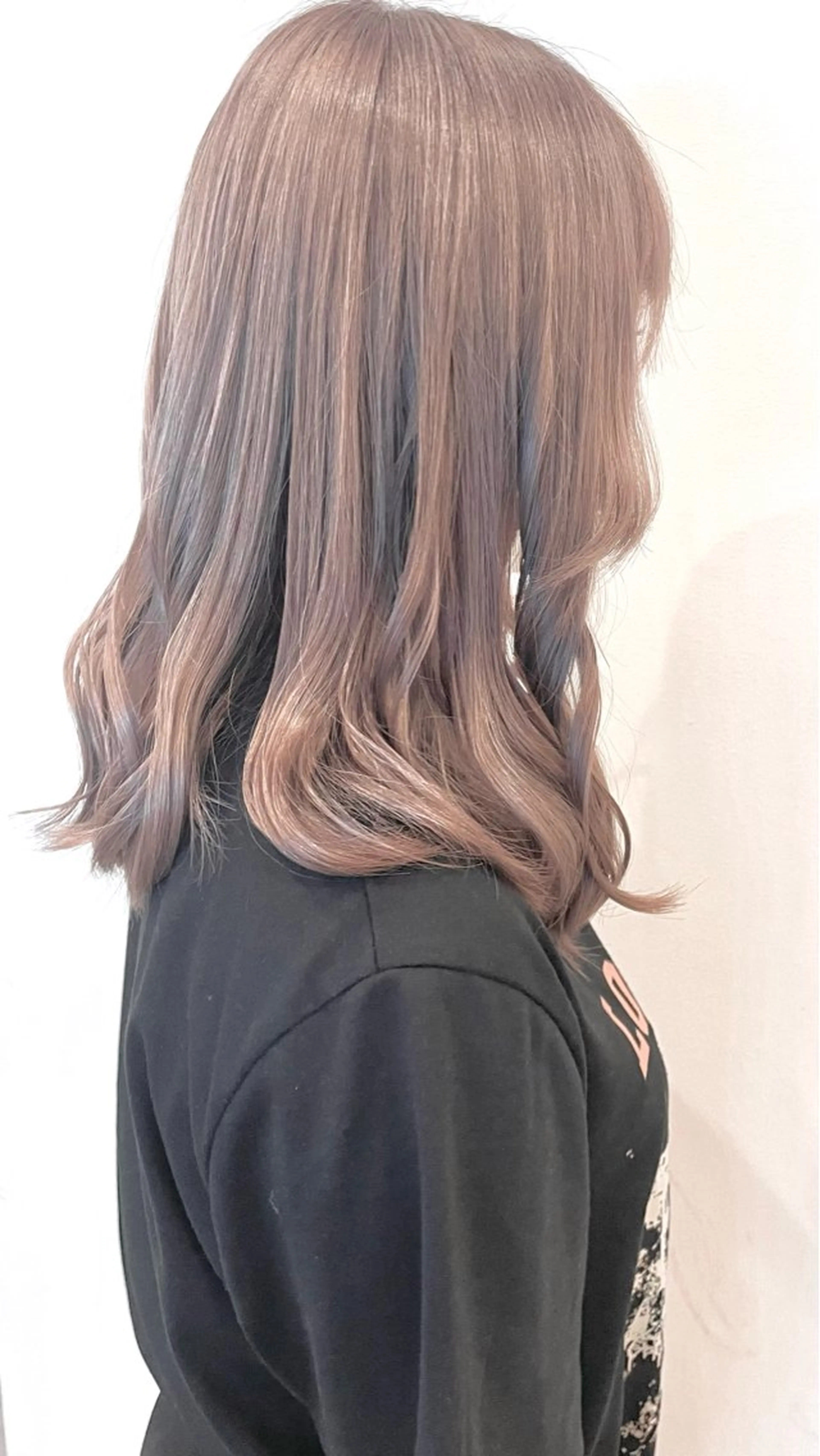 カラー ベージュカラー ブリーチ 透明感カラー ダブルカラー イヤリングカラー 『最新ヘア・髪革命』 🐬YUYA🐬のヘアスタイル