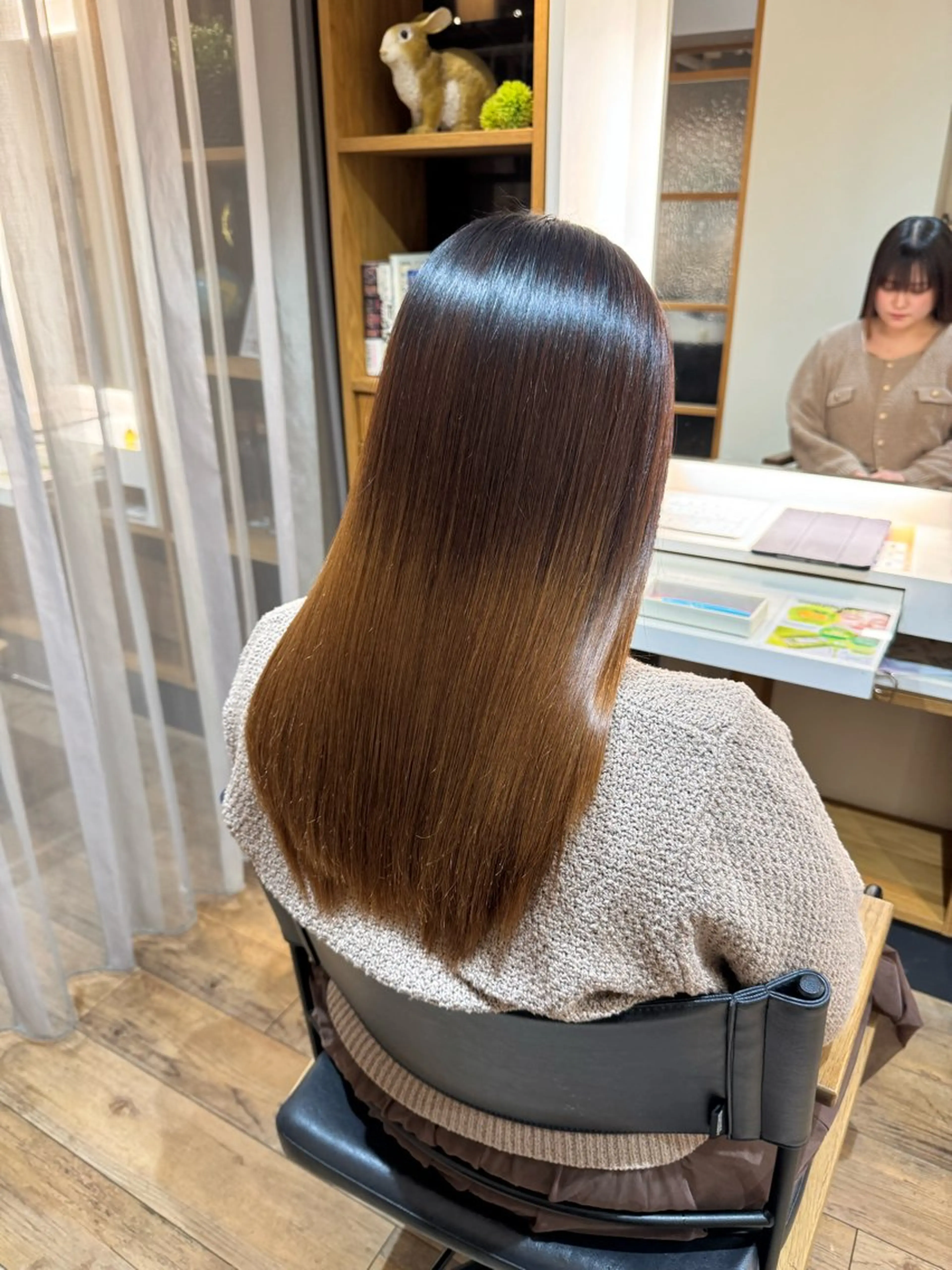 セミロング カット 縮毛矯正 トリートメント afloatkobe所属・美髪/髪質改善 川口凌弥のヘアスタイル