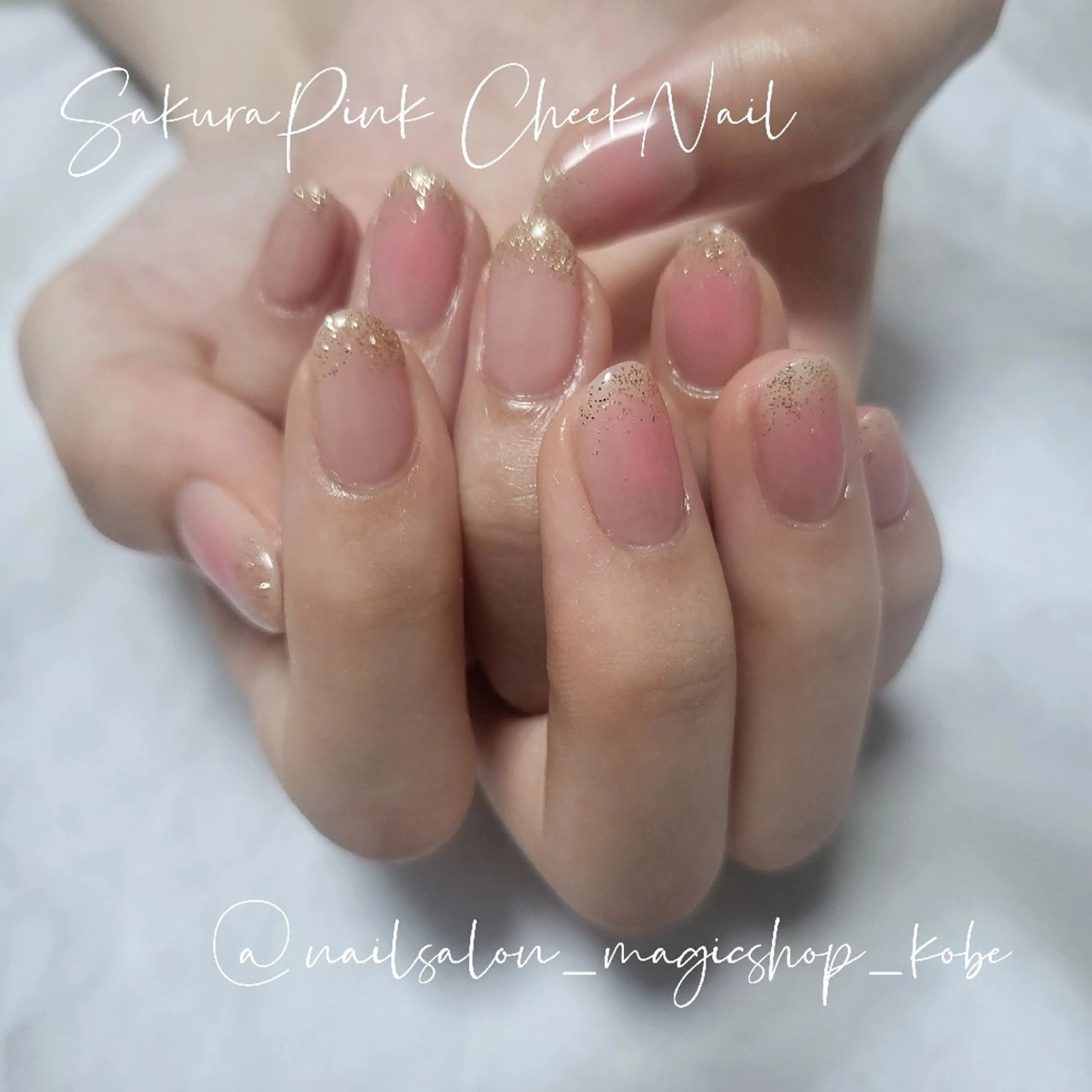 ネイル チークネイル ジェルネイル ゴールド ラメ(グリッター) ラメグラデーション ハンドネイル Nailsalon MagicShopのネイルデザイン