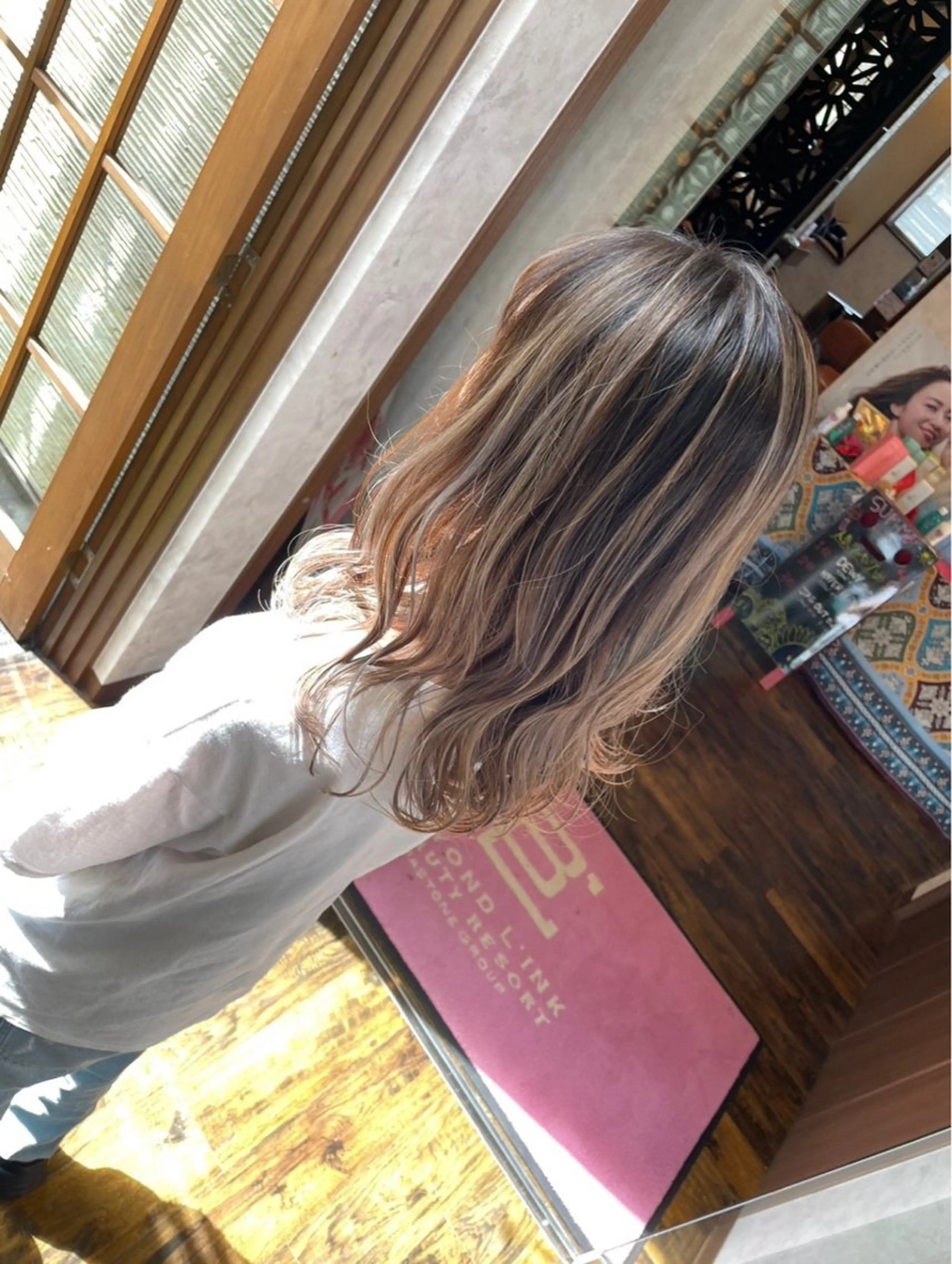 セミロング レイヤーカット BEYOND LINK所属・大橋 拓矢のヘアスタイル