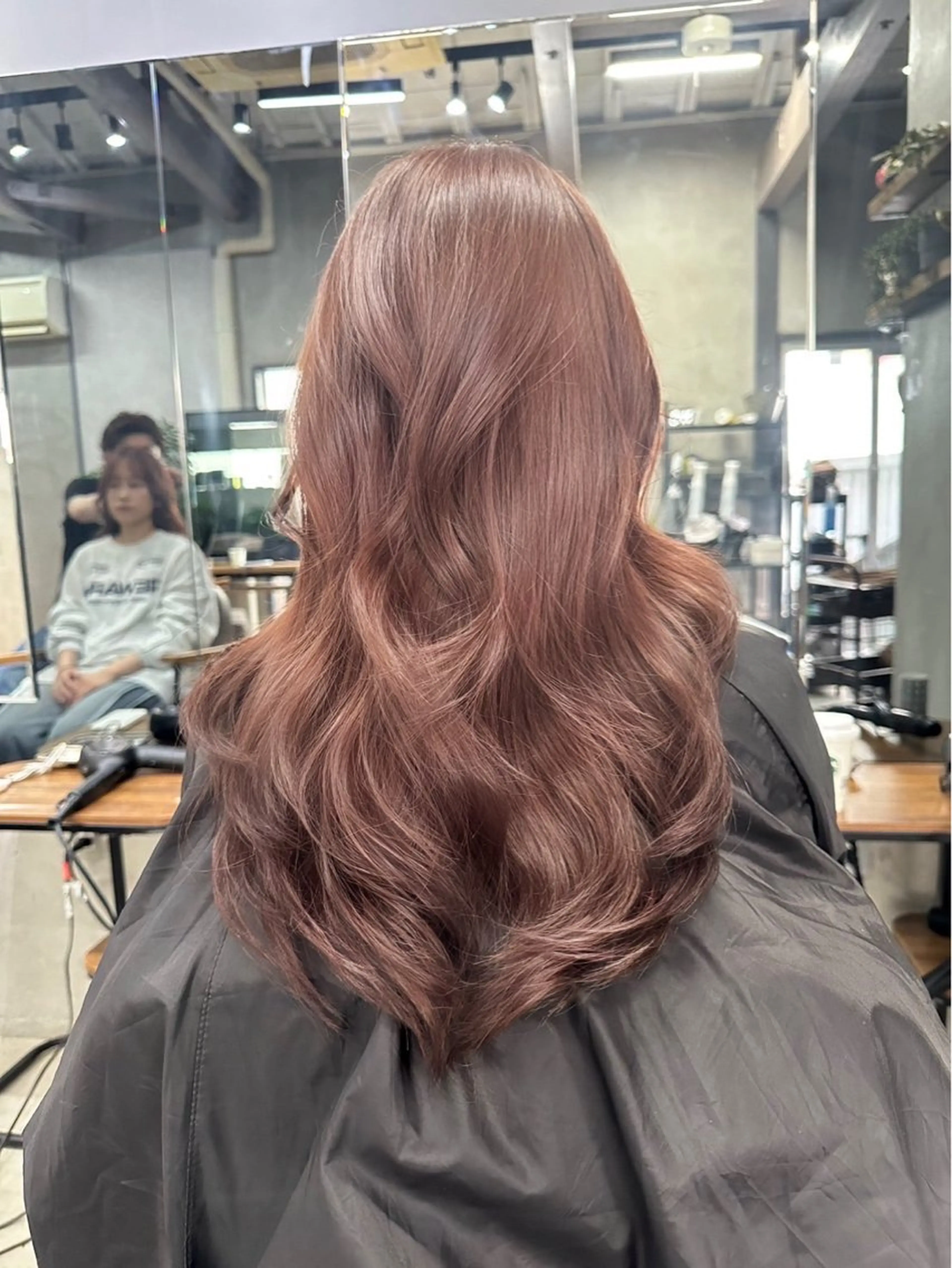 セミロング カラー ブラウンカラー ピンクカラー ピンクブラウン ヘアカラー AiM エイム　韓国レイヤーのヘアスタイル