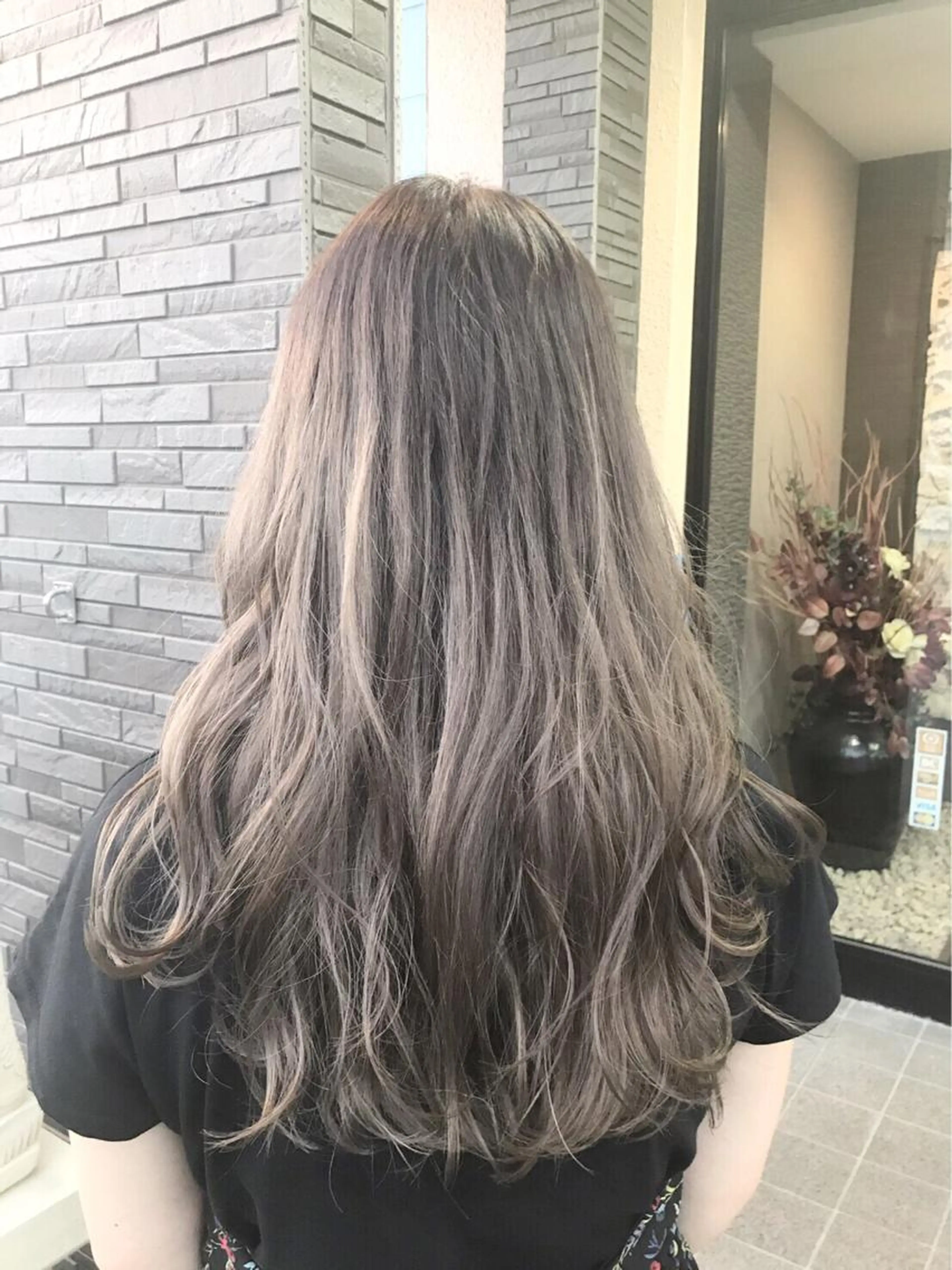 ホワイトヘアーはこれ！　トリプルカラー＋トリートメントの写真