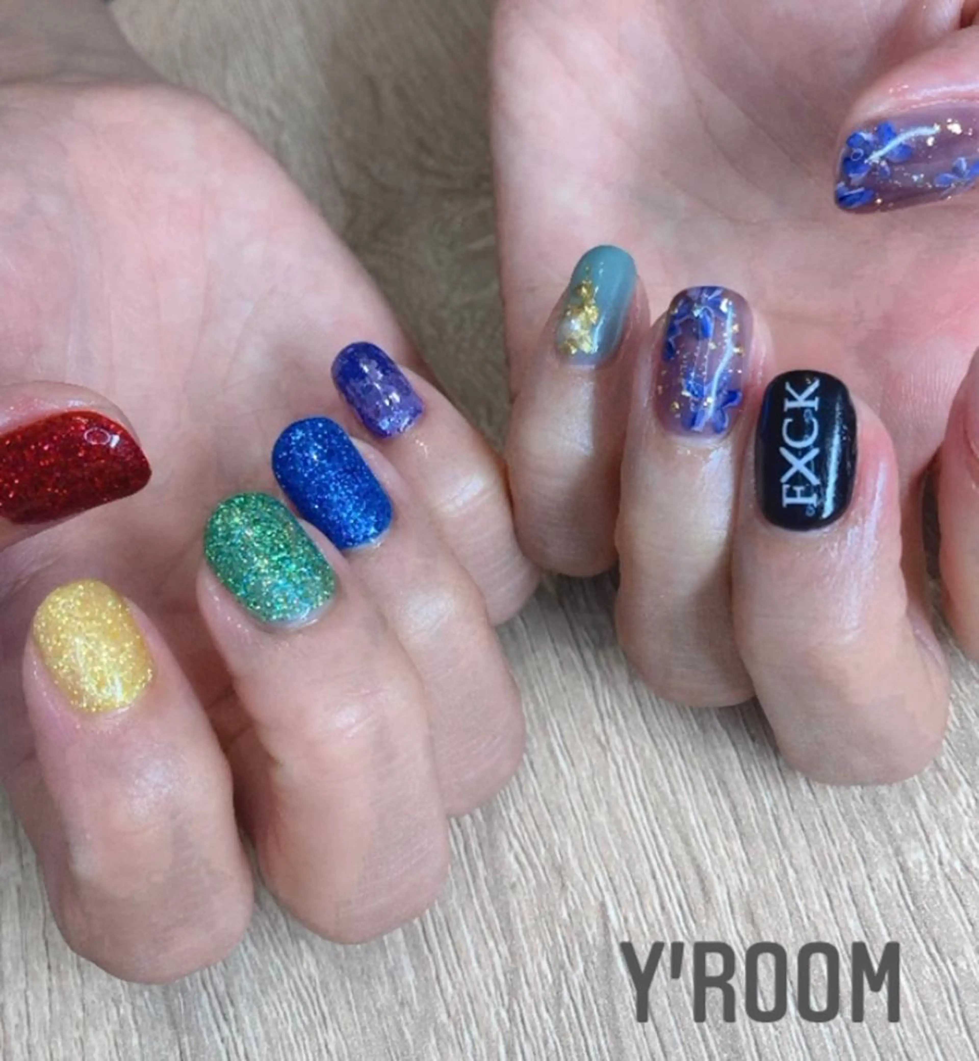 ネイル オーロラネイル フラッシュネイル フットネイル ジェルネイル 氷ネイル・うるうるネイル YUKA （ネイリスト）のネイルデザイン