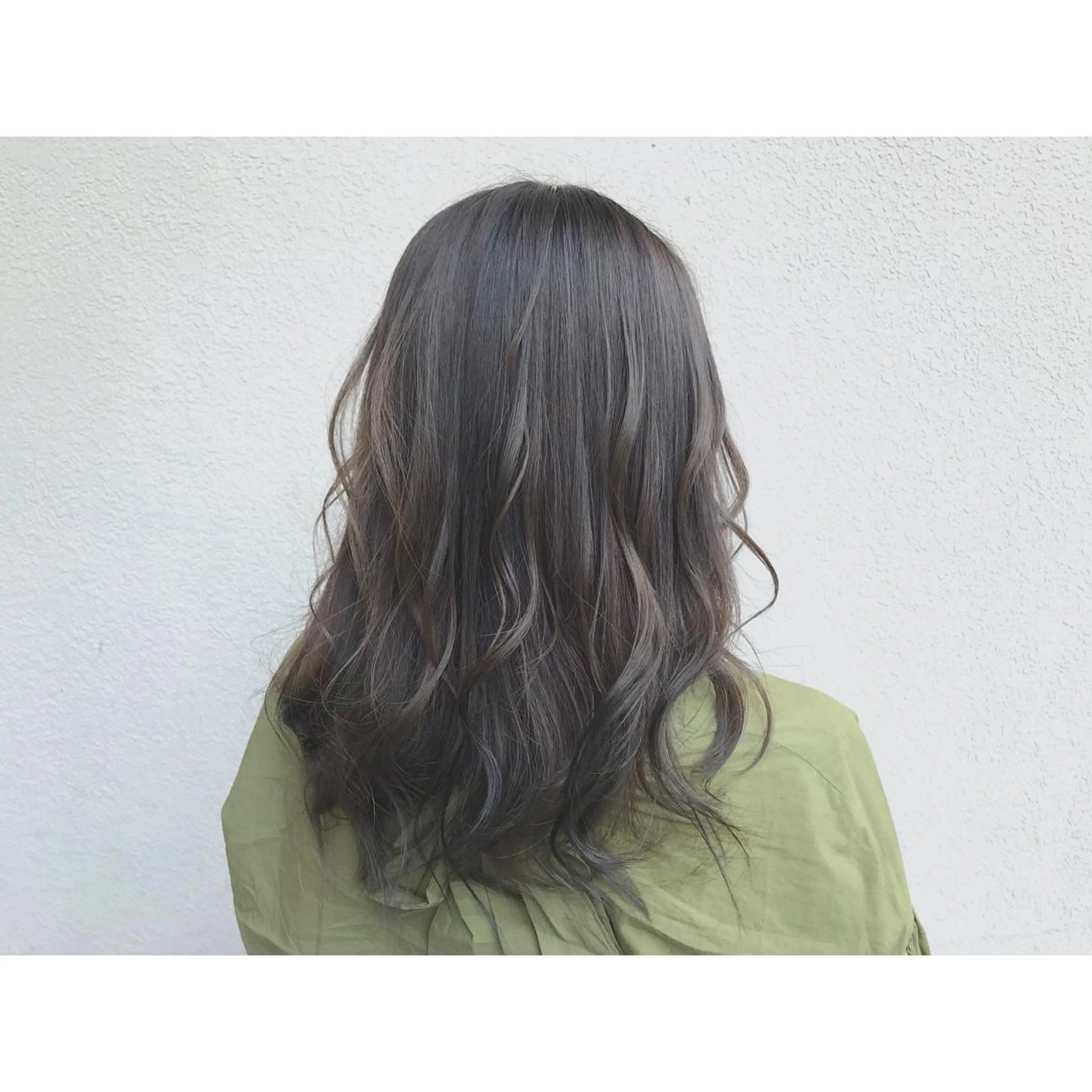 セミロング カラー アッシュ アッシュグレー ブルーカラー ブルージュ グレージュ なかにし まゆみのヘアスタイル