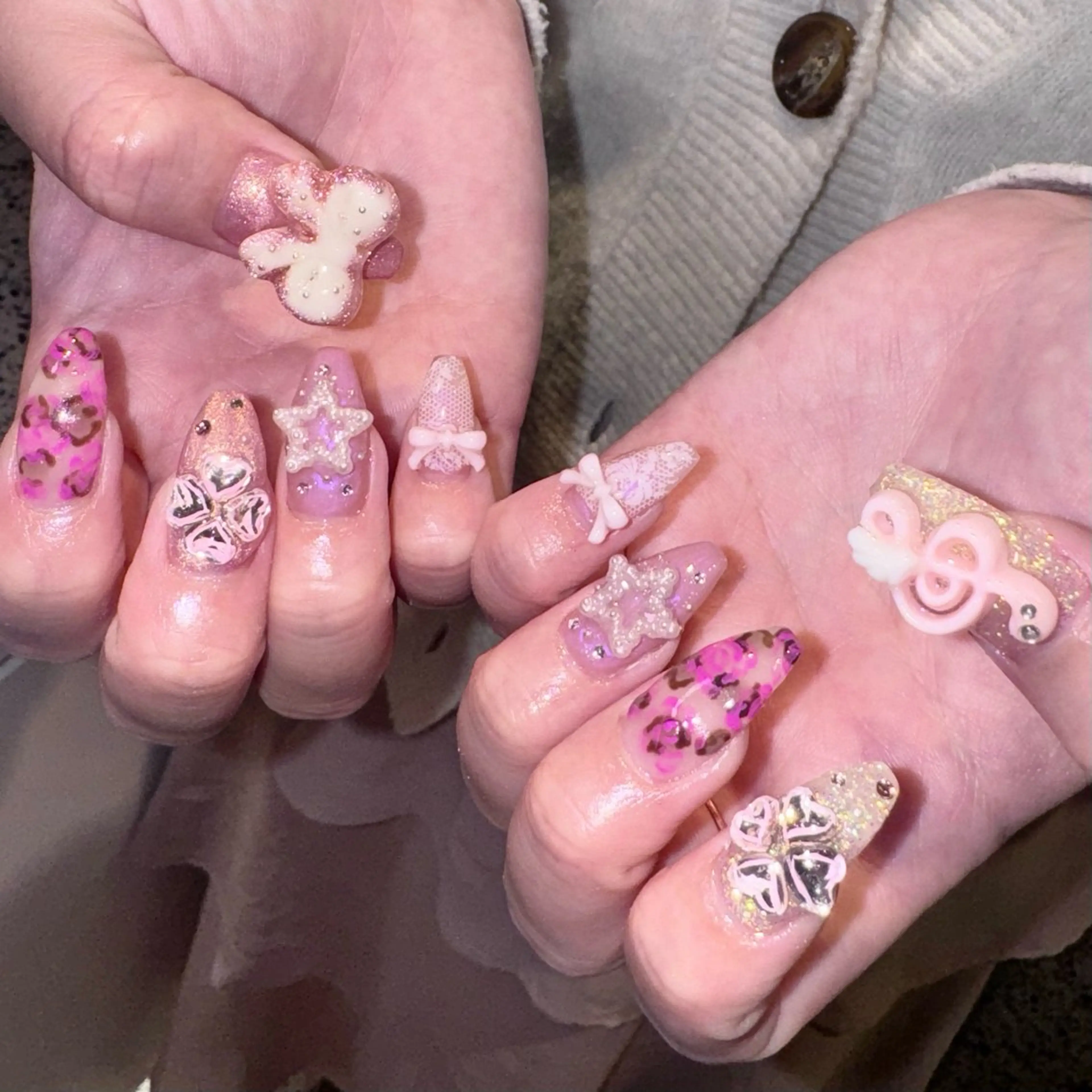 ネイル リボン RIEKO🍒 ワンホン♡推しネイルのネイルデザイン