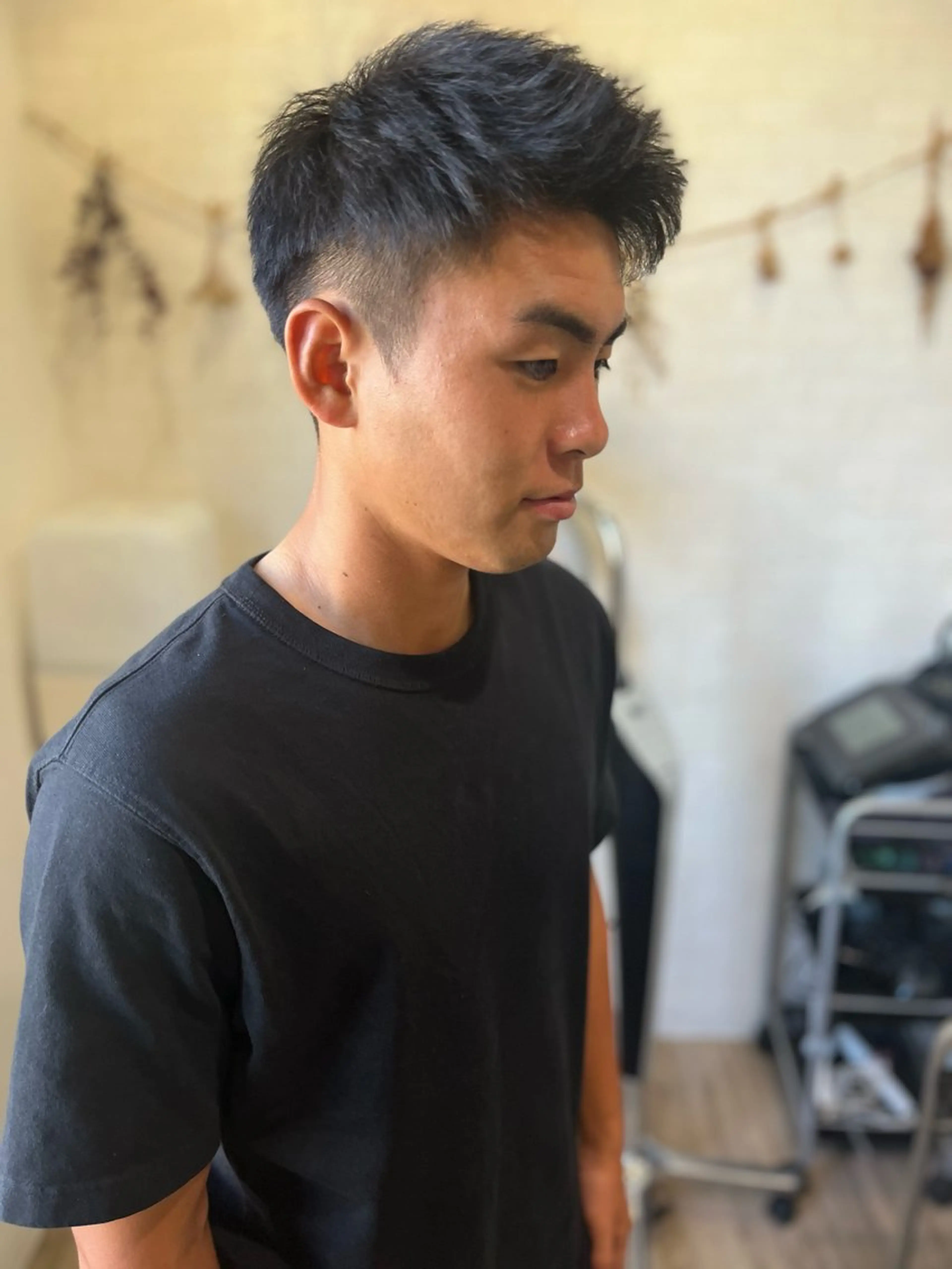 ショート カラー メンズ 刈り上げ 黒髪 ショートヘア カット ヘアカラー トリートメント ワタイショウタ 髪質改善✨眉毛サロンのヘアスタイル