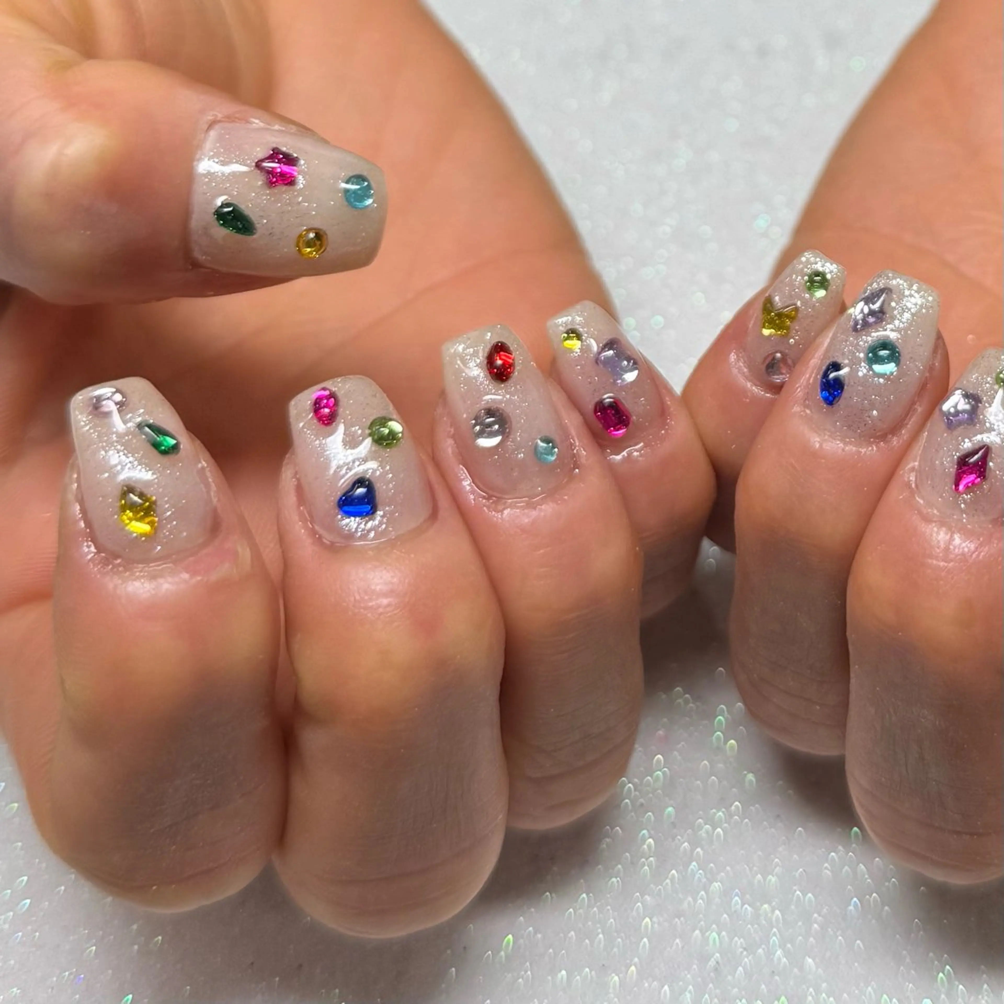 ネイル ハンドネイル VIERU 🌈🎀💖のネイルデザイン