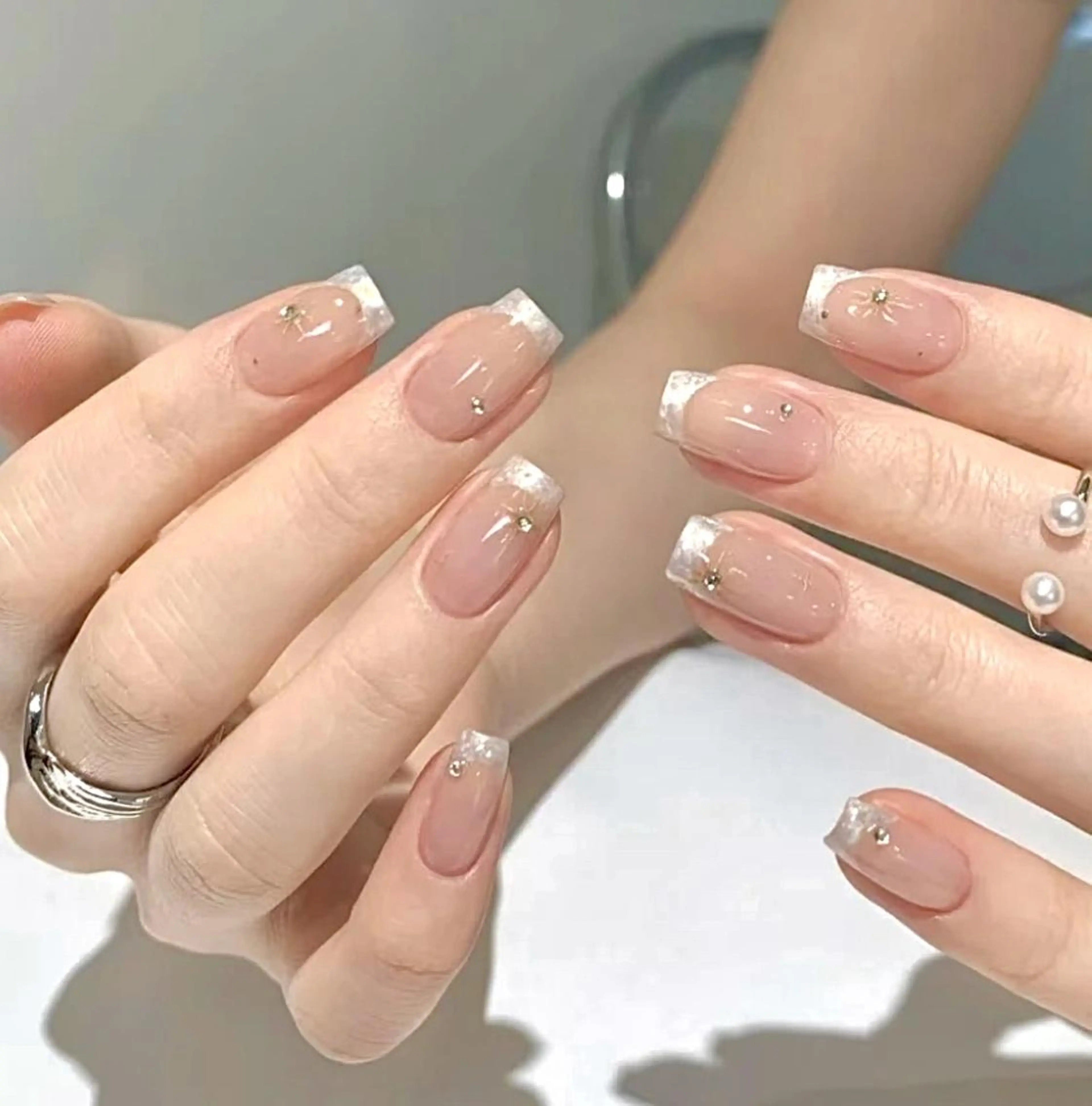 ネイル ハンドネイル RAFFINE 月🦋🩵のネイルデザイン