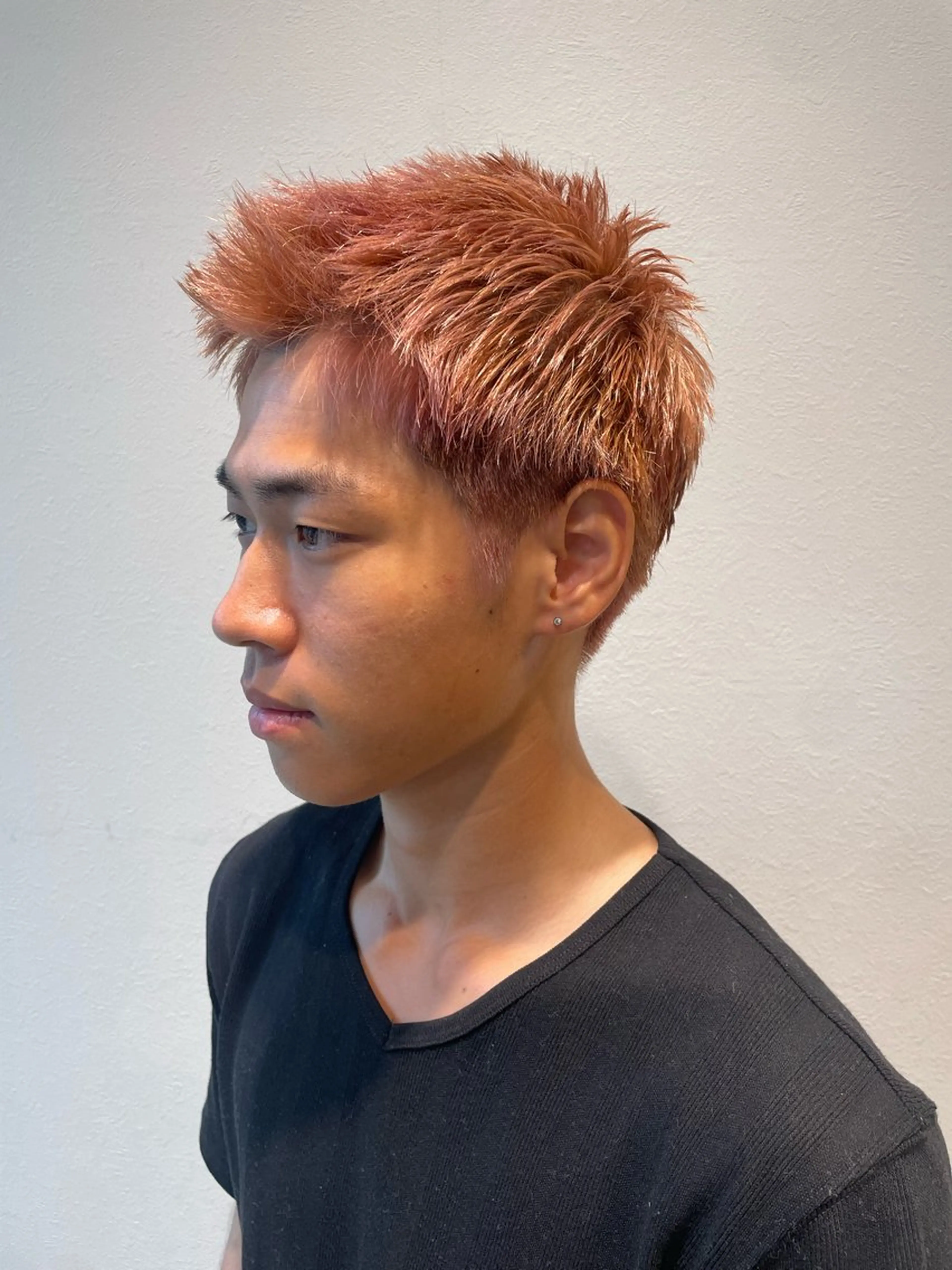 ショート カラー メンズ メンズハイトーン スパイキーショート ハイトーンカラー ピンクカラー ショートヘア カット ヘアカラー SARA古賀店 かすみ🐬🩵のヘアスタイル