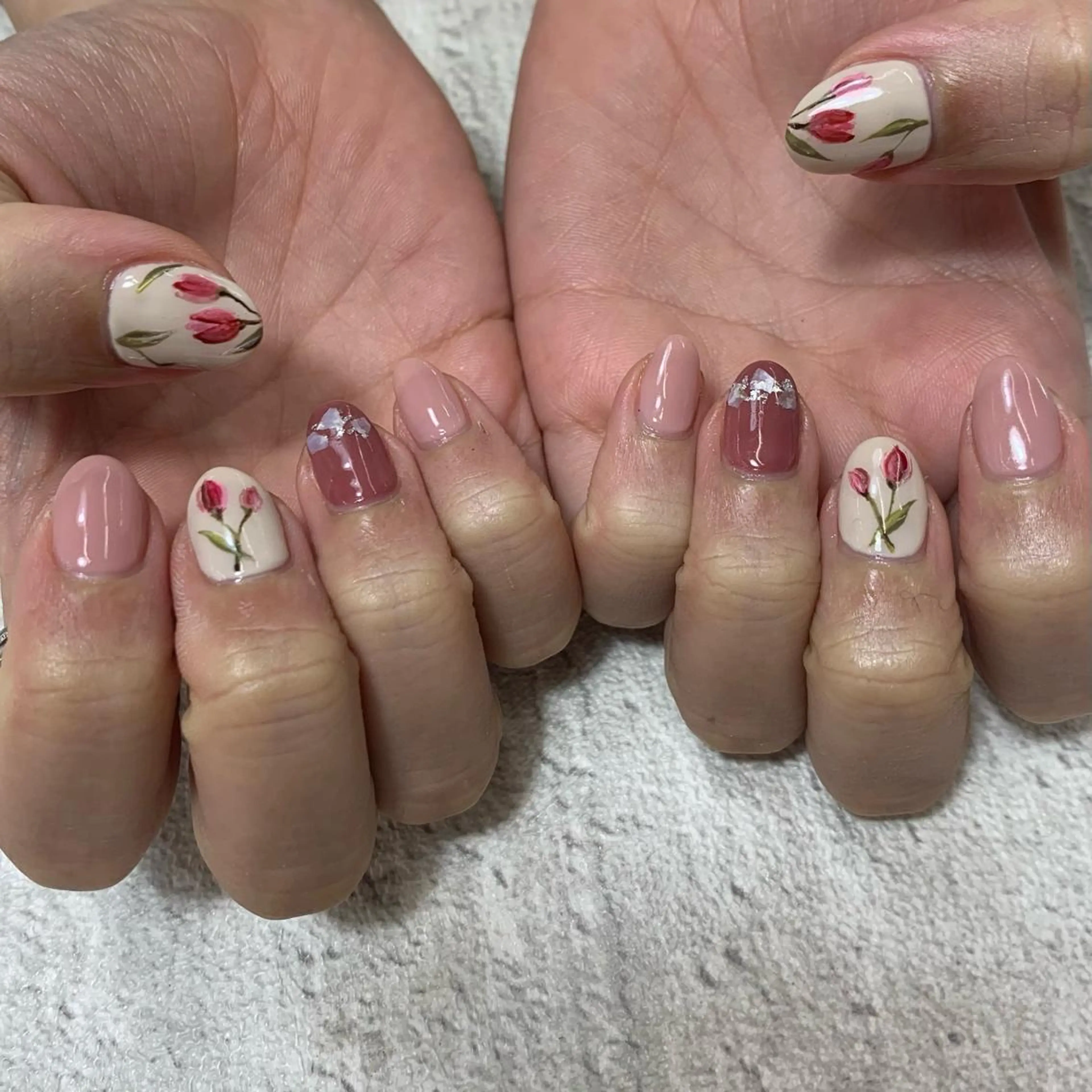 ネイル MAXKELLY ハチのネイルデザイン