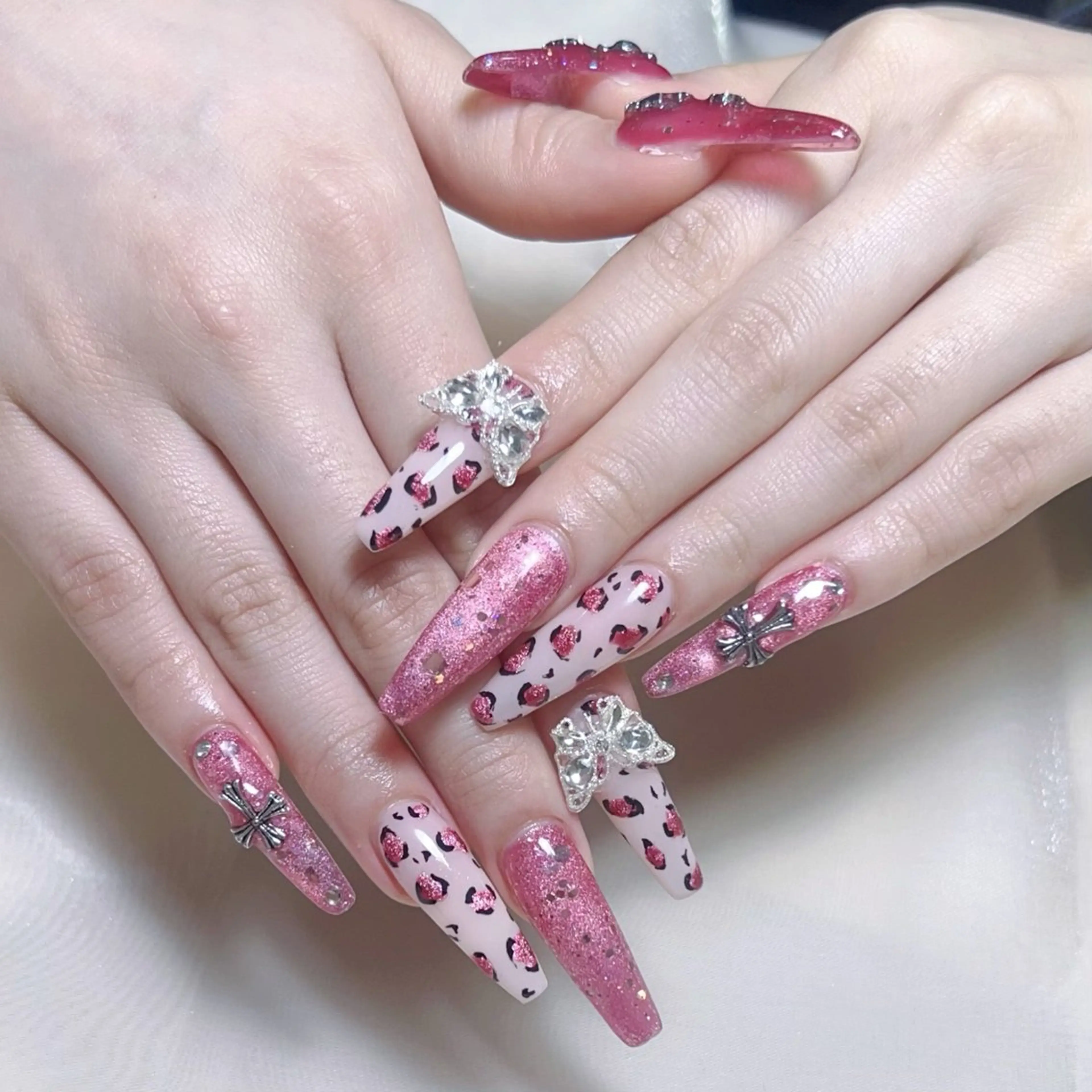 メンズ ネイル メンズ韓国風 アートネイル オーロラネイル ガーリー キラキラネイル ハンドネイル Nail salon 木にいるのネイルデザイン