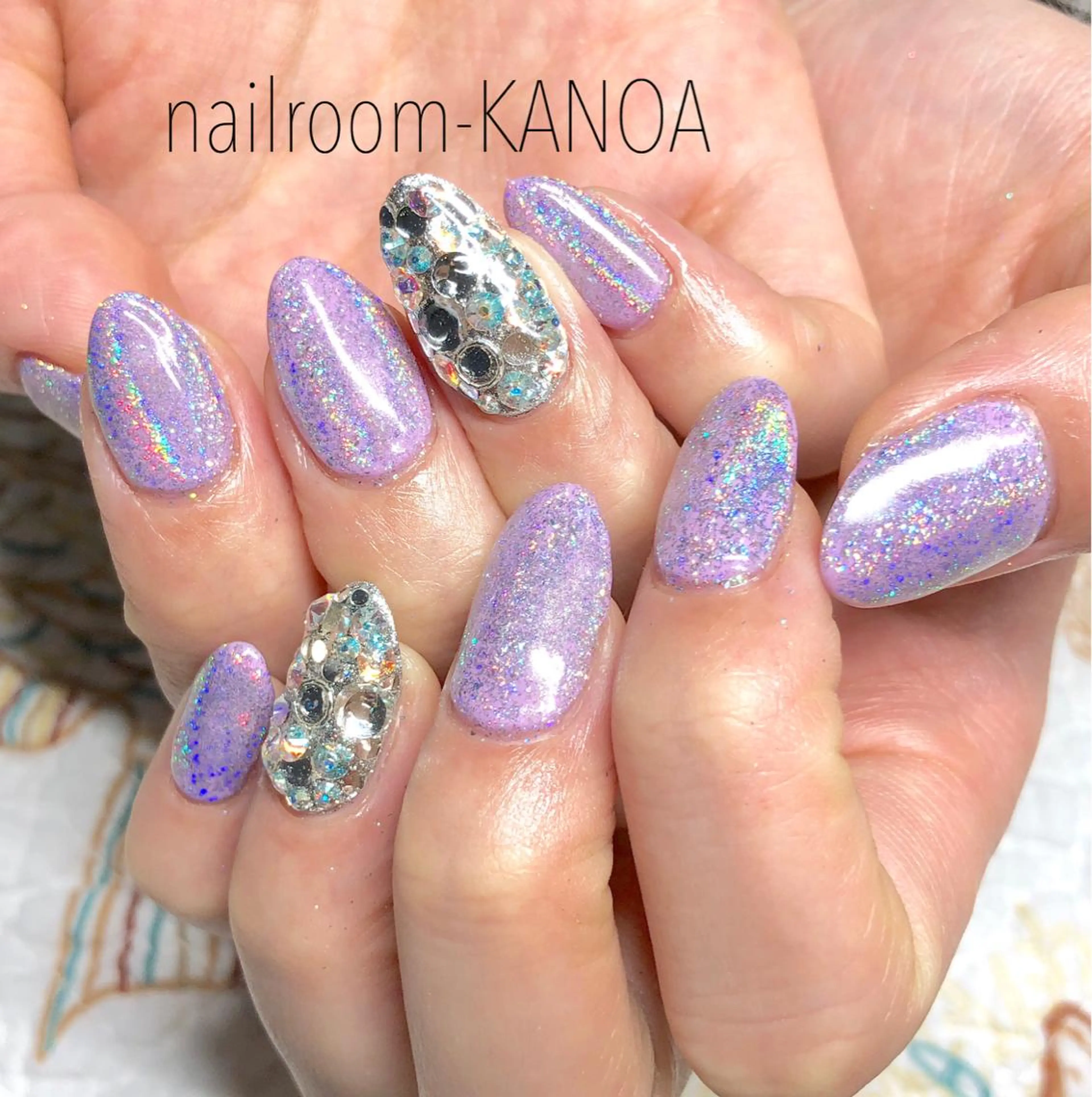 ミディアム ネイル キラキラネイル nailroom- KANOAのネイルデザイン