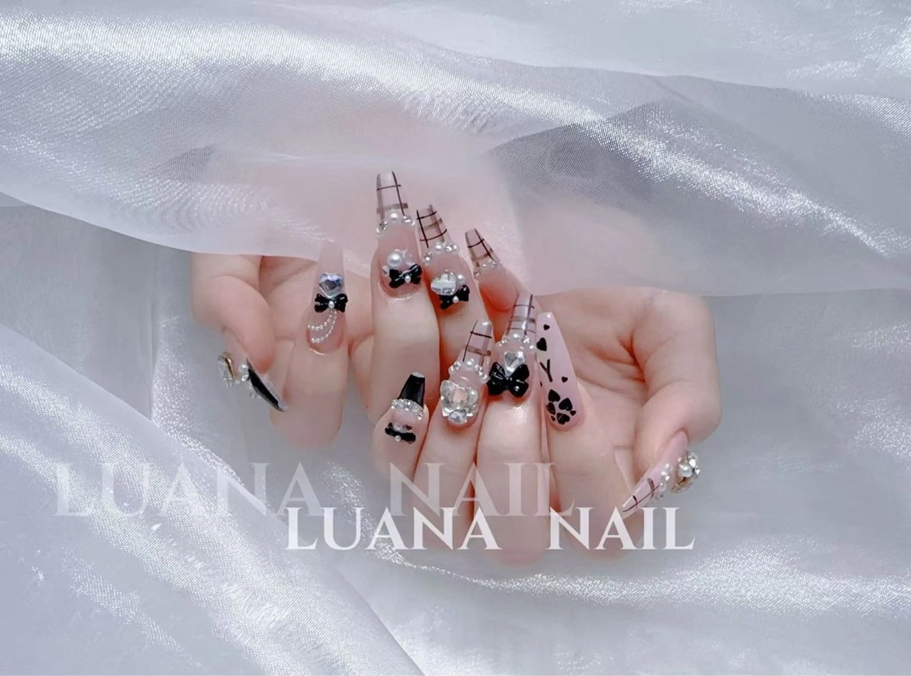 ネイル フラッシュネイル フレンチネイル 韓国ネイル ロングネイル マグネットネイル ハンドネイル ルアナネイルサロン所属・ルアナネイル サロンのネイルデザイン