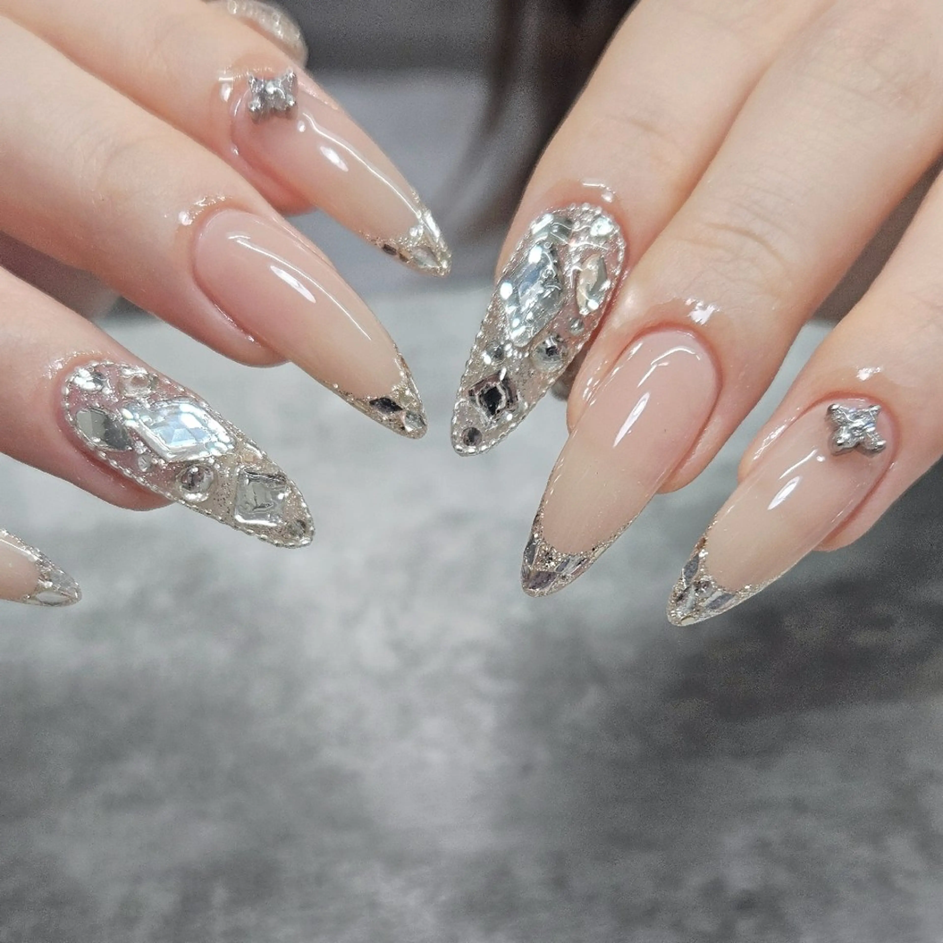 ネイル フレンチネイル ガラスフレンチ ハンドネイル Lia Nailのネイルデザイン