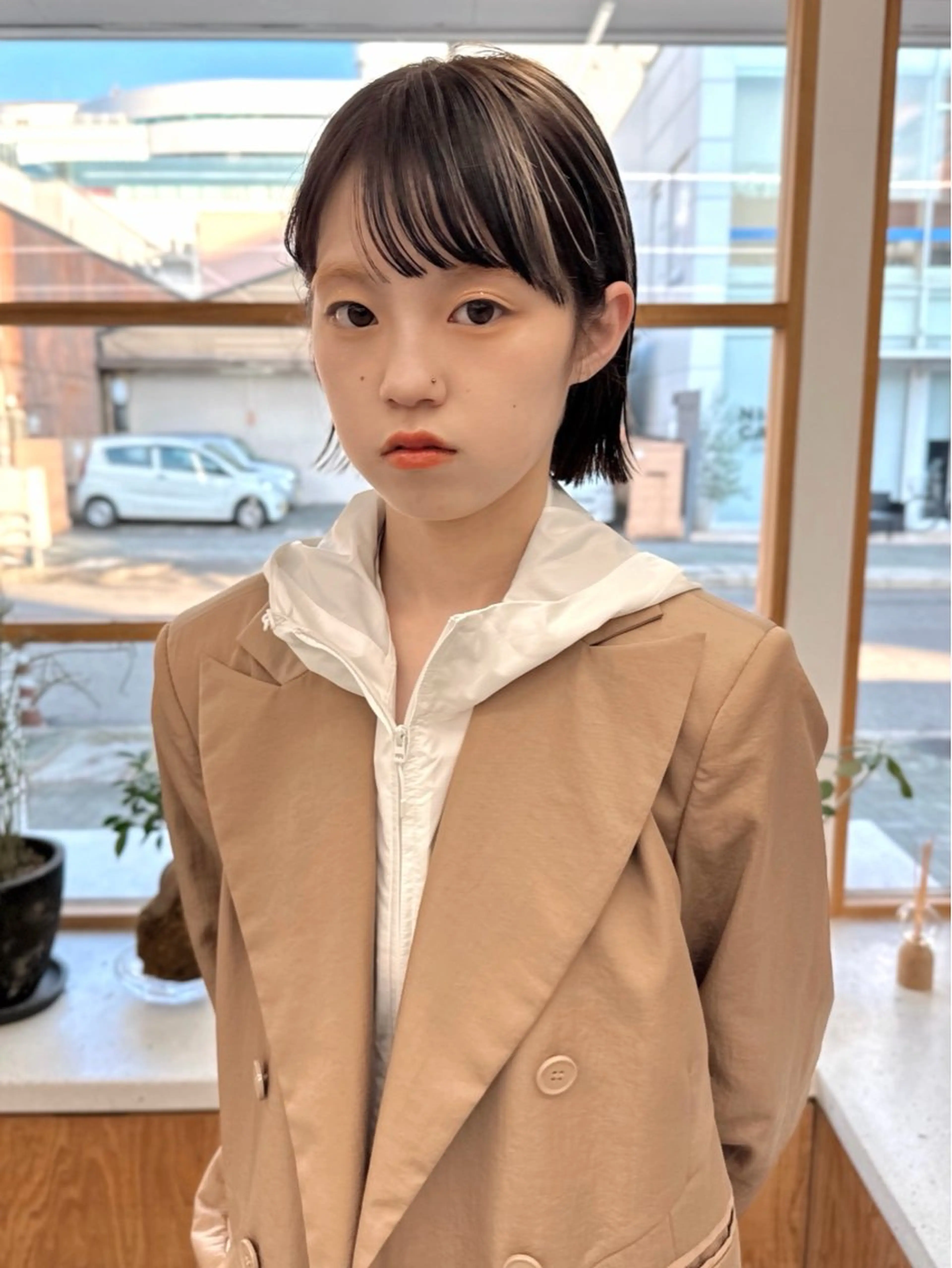 ショート カラー カット ヘアカラー トリートメント ミルクティーレイヤー Kaito🐩/栄のヘアスタイル