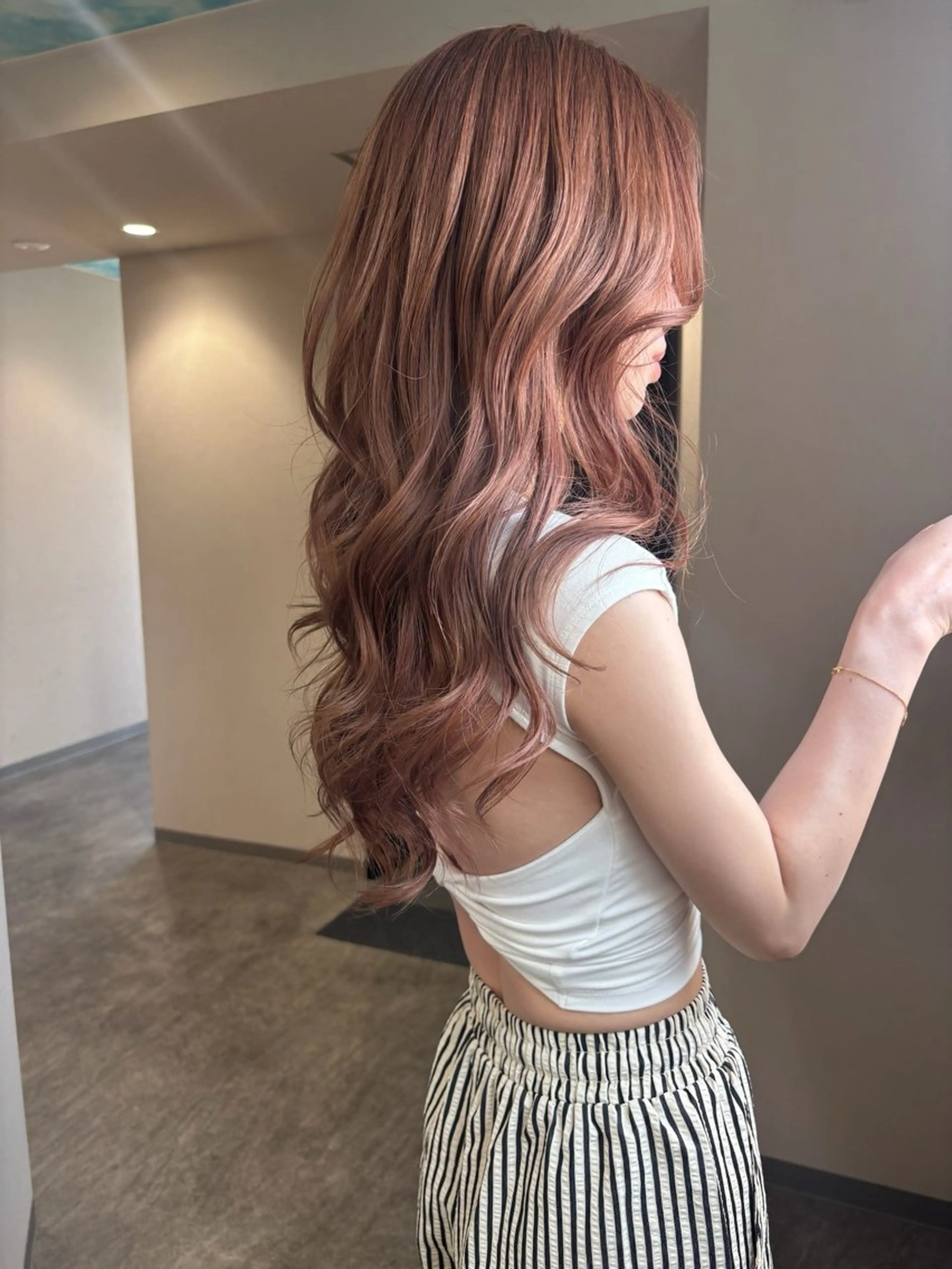 ロング カラー ブリーチ ブラウンカラー ブリーチなしカラー ピンクカラー ピンクブラウン カット ヘアカラー トリートメント 松井那津子 /ハイライトブリーチのヘアスタイル