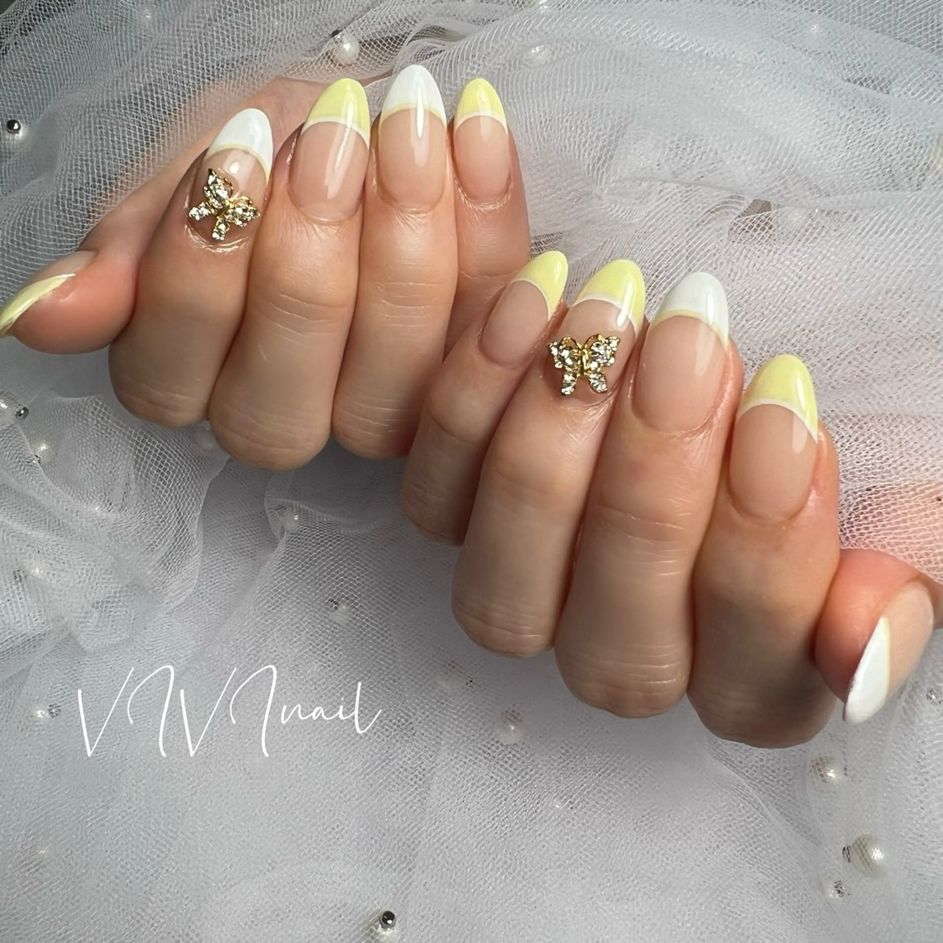 ネイル フレンチネイル 黄色 ハンドネイル vivi nailのネイルデザイン