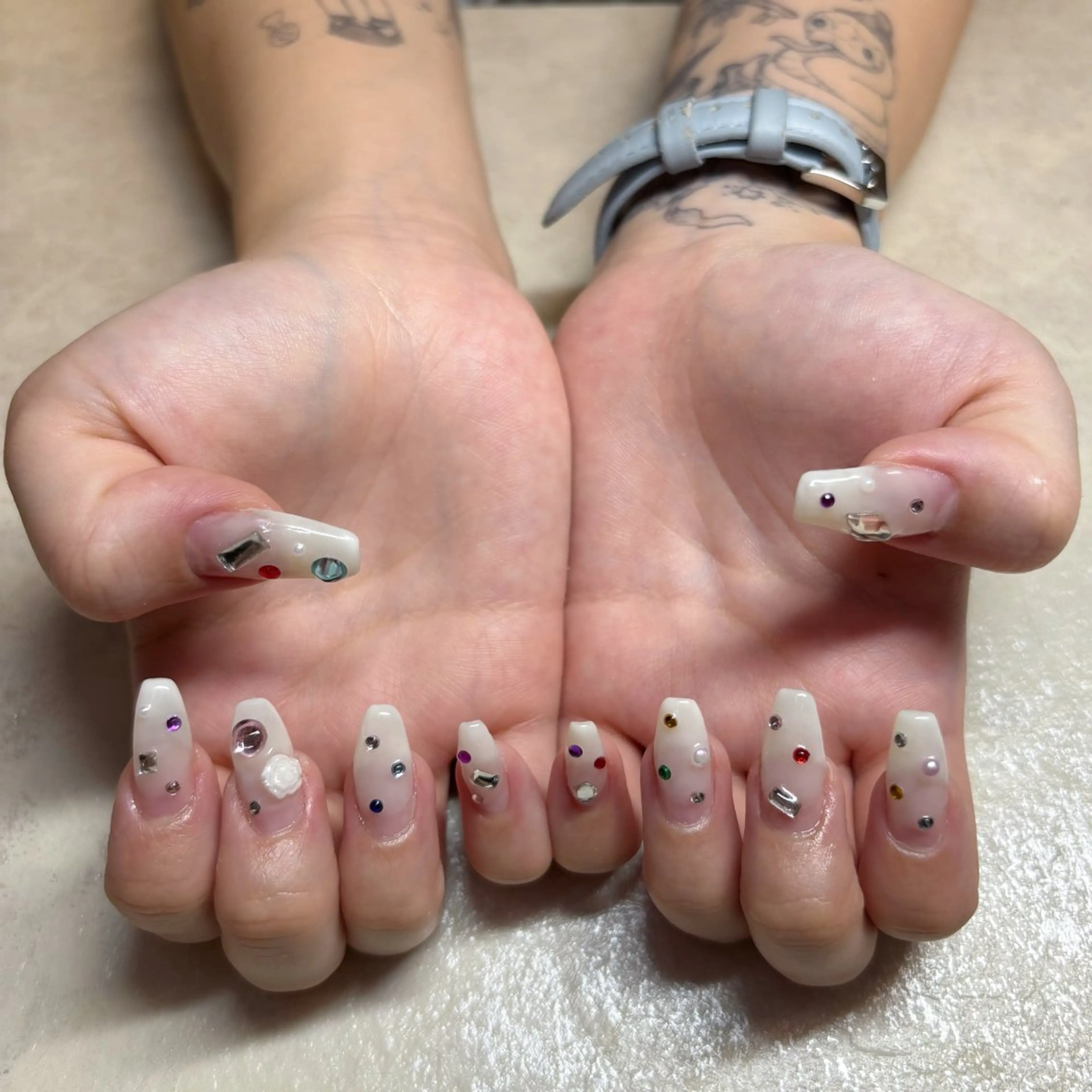 ネイル グラデーション キラキラネイル 夏ネイル ハンドネイル moana mimi 天王寺のネイルデザイン