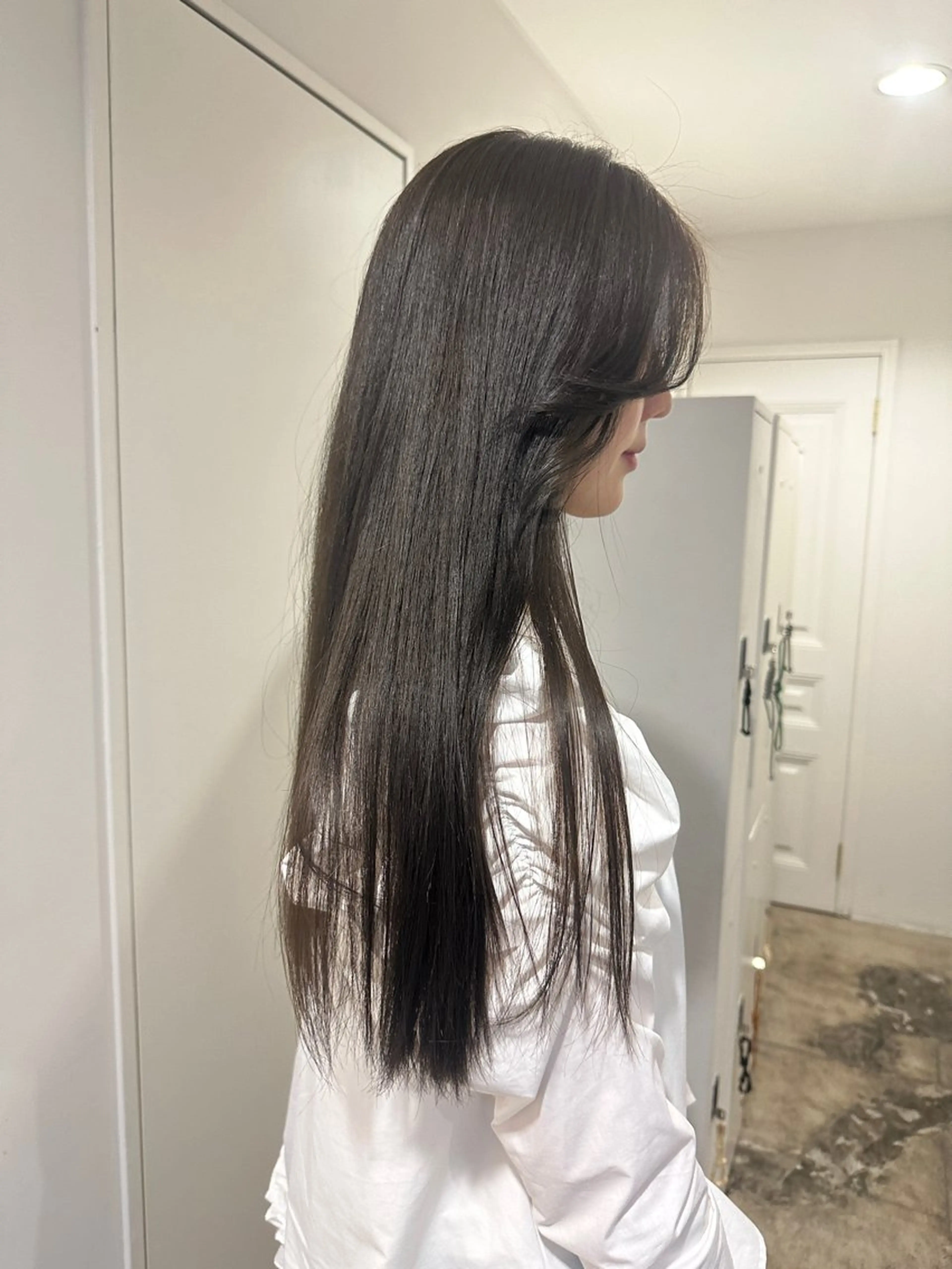 ロング カラー グレージュ イルミナカラー ヘアカラー トリートメント 髪質改善/似合わせ カラー/レイヤーのヘアスタイル