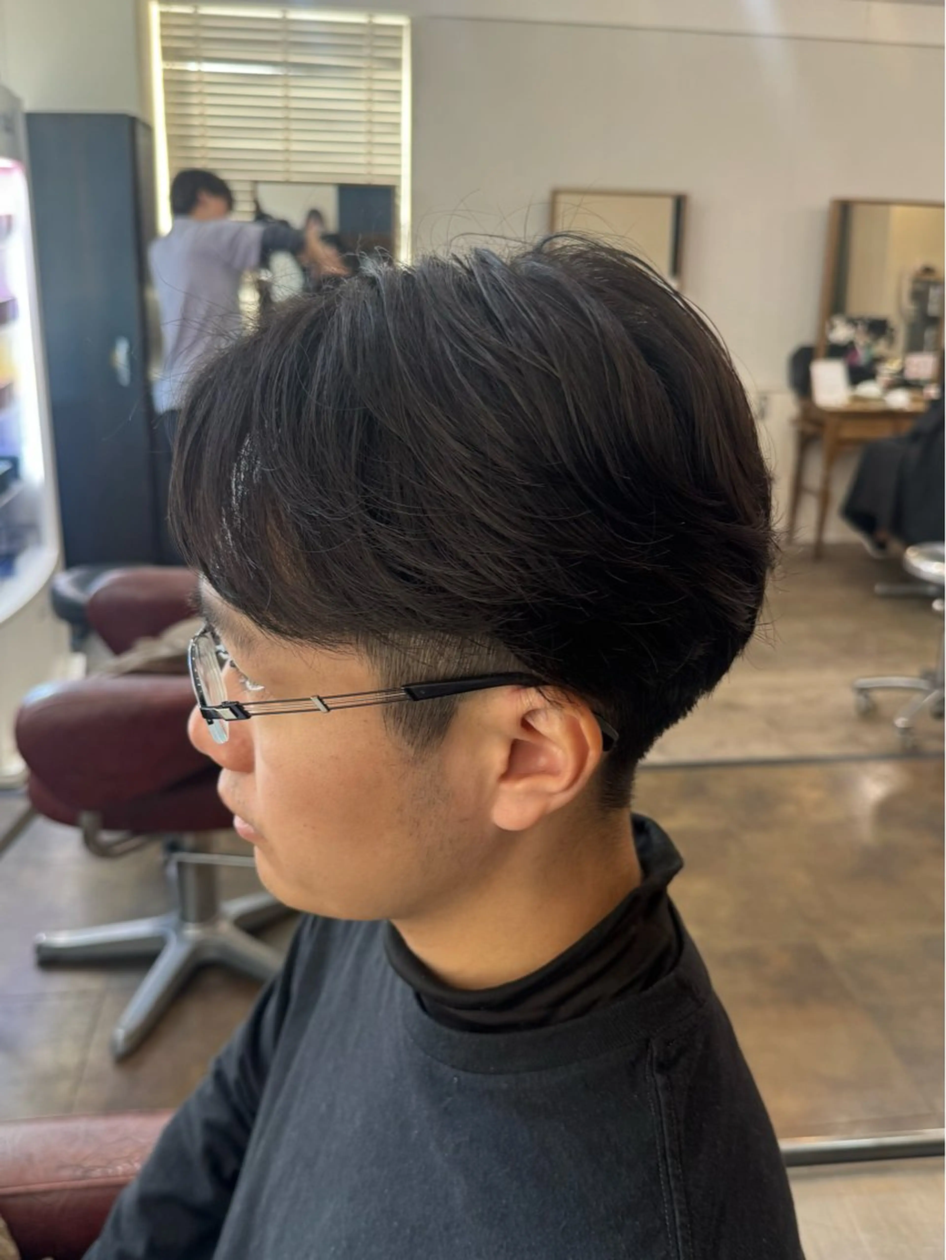 パーマ メンズ センターパート メンズ韓国風 メンズパーマ ニュアンスパーマ メンズスタイリスト ティアラ👑のヘアスタイル