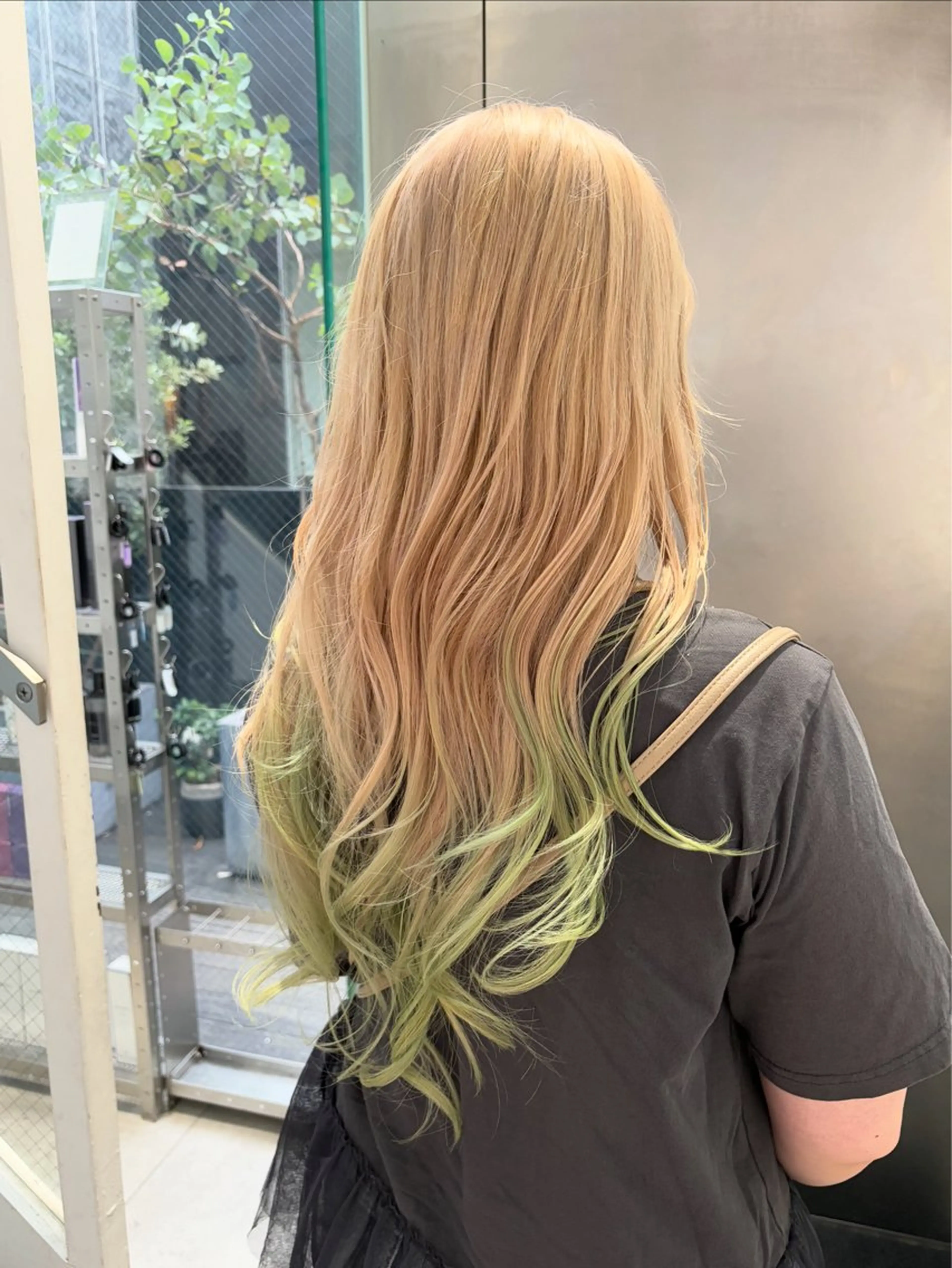 ロング カラー ベージュカラー グラデーションカラー ヘアカラー トリートメント インナーカラー/天神 ブリーチ/吉田のヘアスタイル