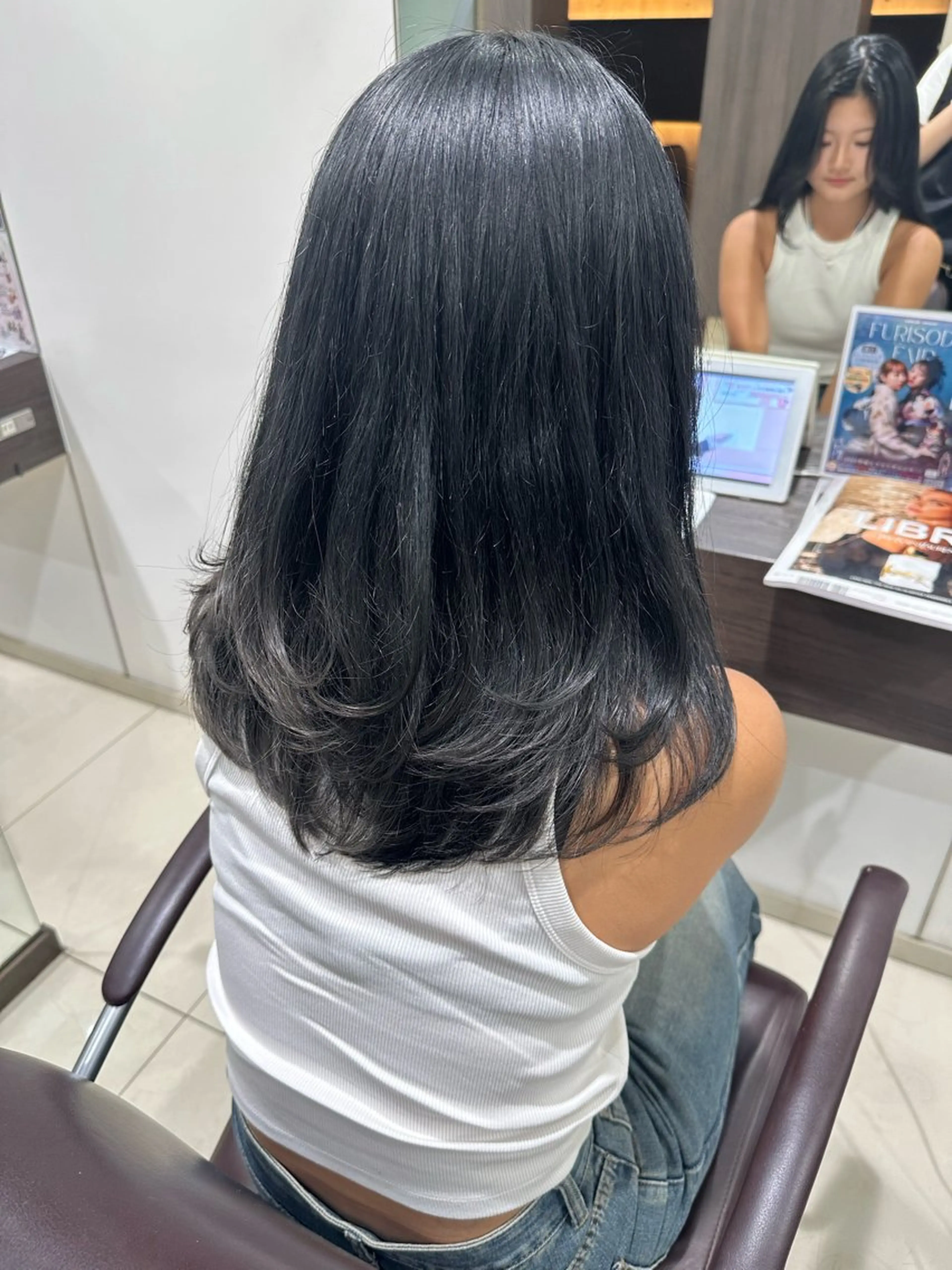 セミロング カラー レイヤーカット カット ヘアカラー 艶カラー/縮毛矯正/ ブリーチカラー/みなのヘアスタイル